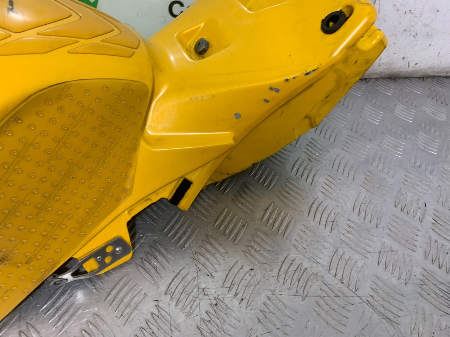 APRILIA TUONO 1000 V4R PETROL TANK   YEAR 2011-13  (CMB1331)