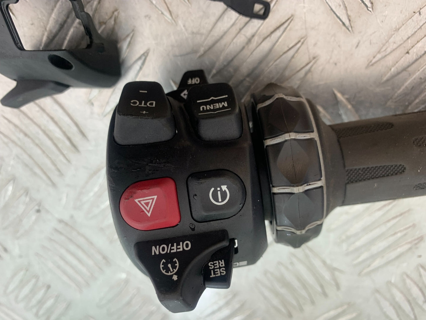 BMW M1000 R LEFT SWITCH GEAR  YEAR 2023-2024 (CMB1140)