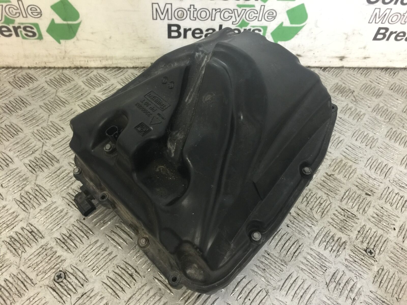 TRIUMPH TIGER 800 AIRBOX   YEAR 2013 (STOCK 643)