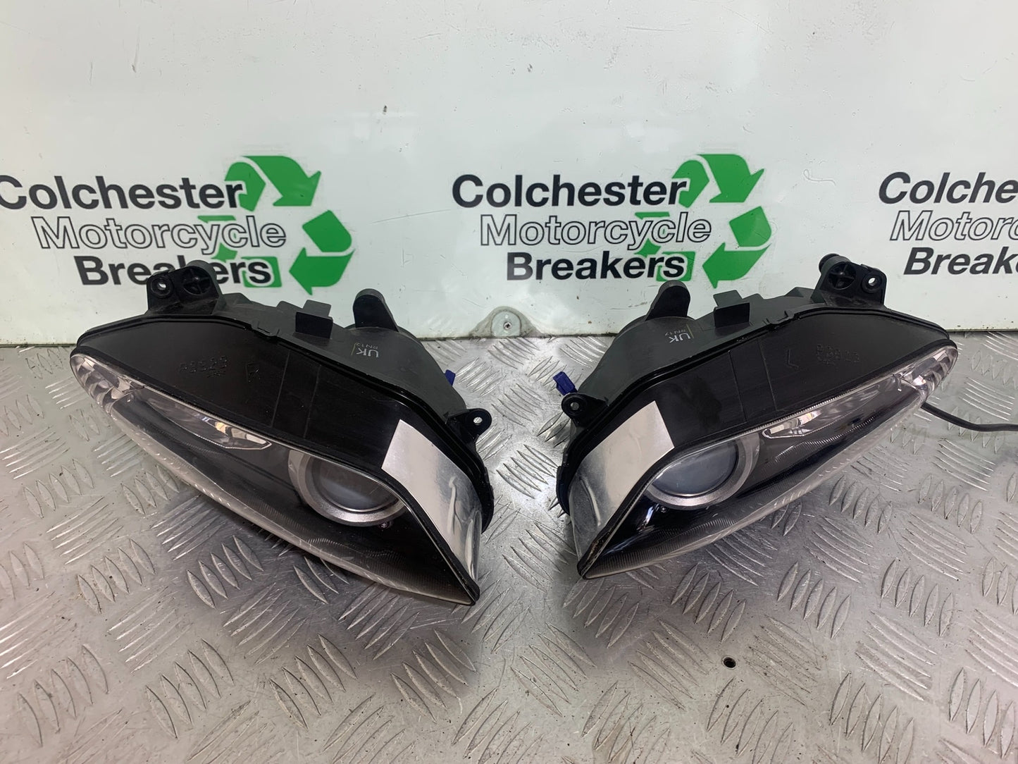 YAMAHA YZF R1 HEADLIGHTS  YEAR 2004-2006 (CMB1155)