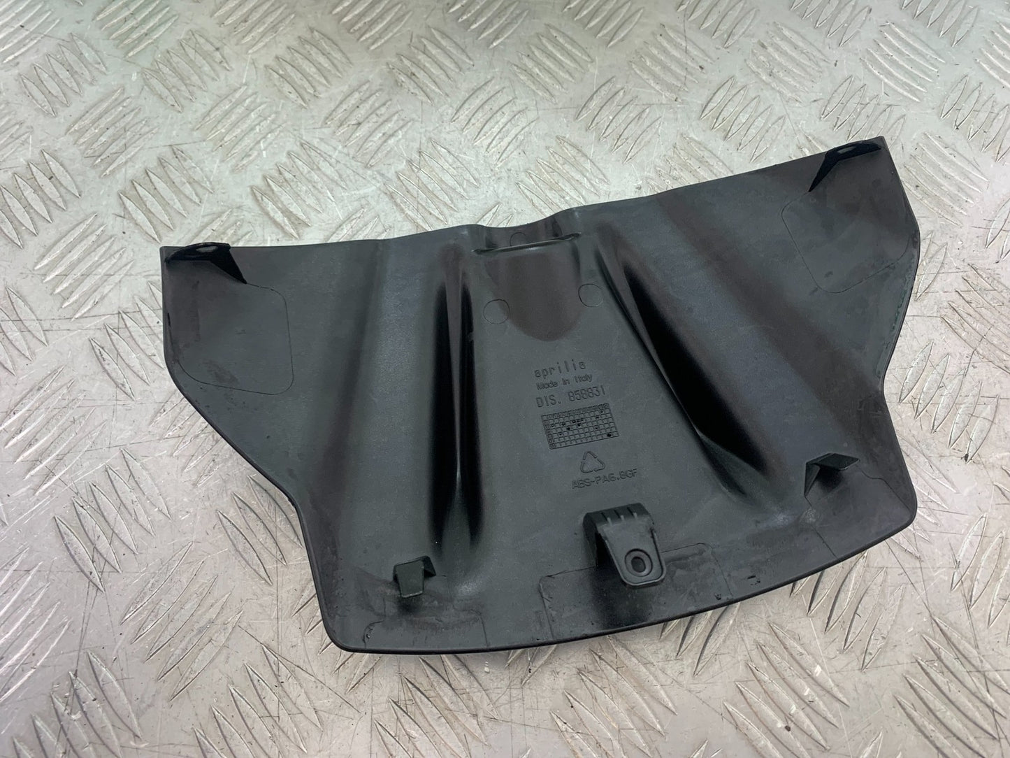 APRILIA TUONO 1000 V4 PETROL TANK COVER   YEAR 2013-2014  (CMB1239)