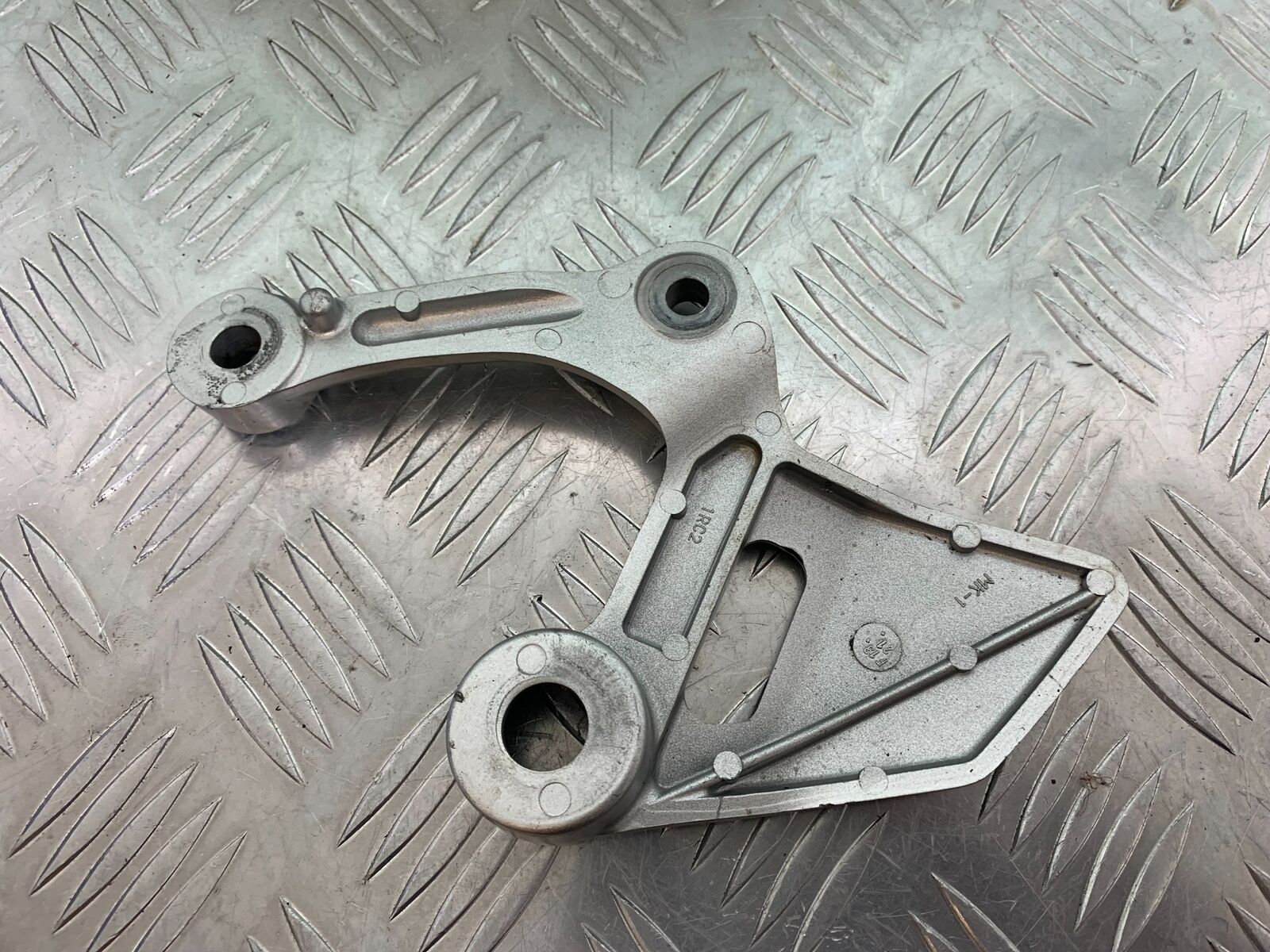 YAMAHA MT09 MT-09 FRONT LEFT HANGER  YEAR 2013-2016  (STOCK 997)
