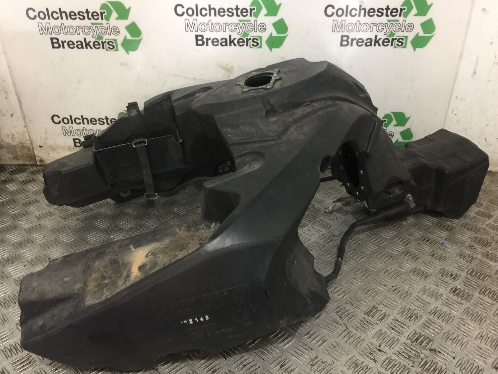 TRIUMPH TROPHY 1215 SE PETROL TANK  2012-2017 (STOCK 740)
