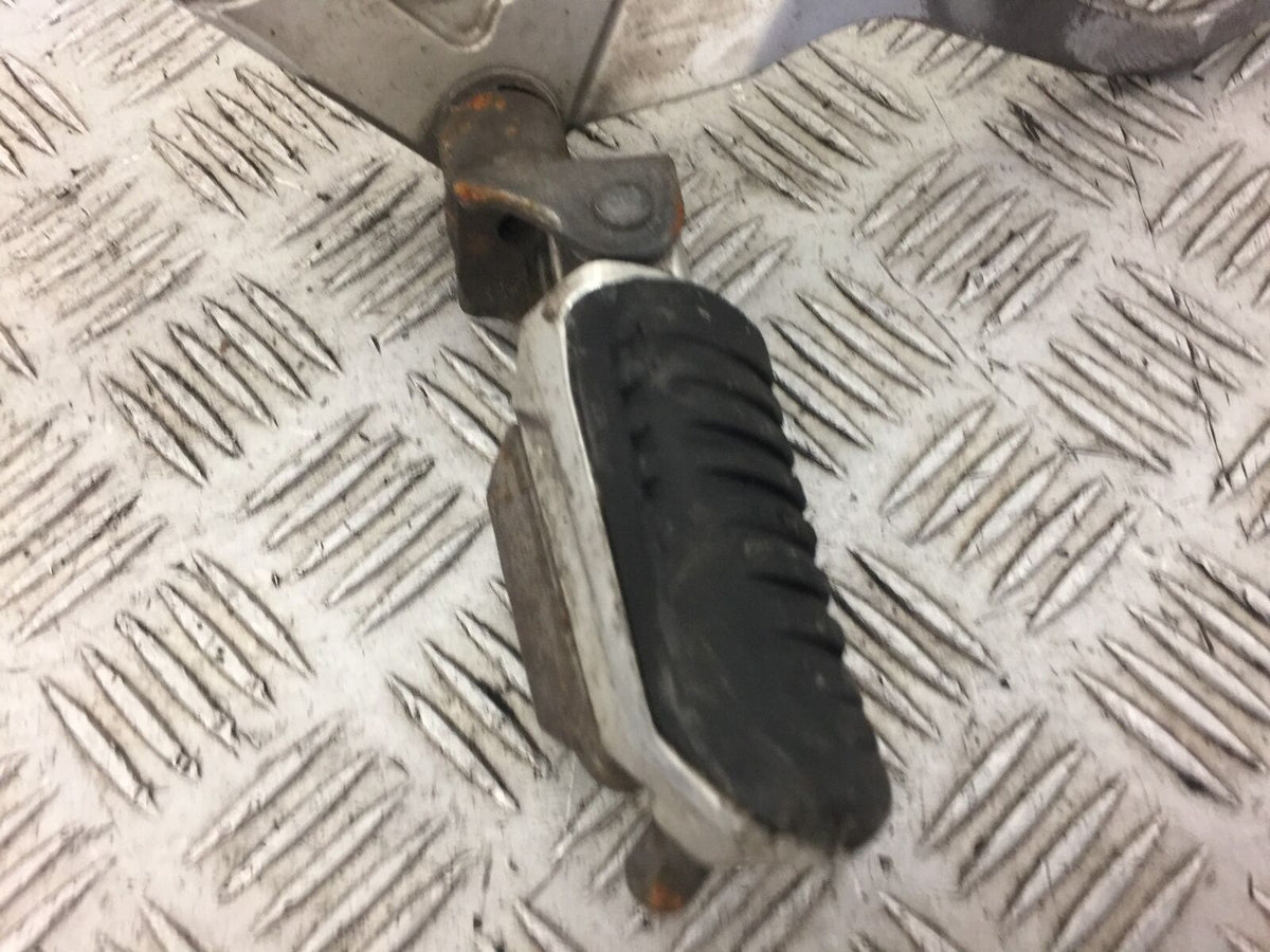 SUZUKI GSX1250 GSX 1250 FA K8 FRONT LEFT HANGER AND PEG YEAR 2009 (STOCK 497)