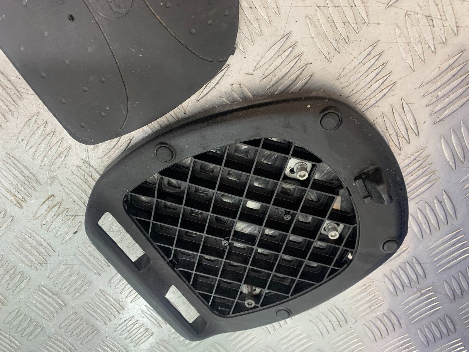 HONDA XL125 VARADERO TOP BOX FIXING PLATE   YEAR 2001-2006  (CMB1210)