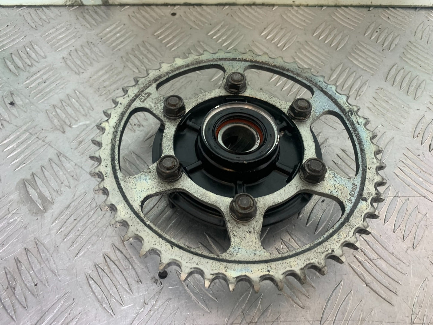 YAMAHA YZF R1 14 B BIG BANG REAR SPROCKET CARRIER   2009-14 (CMB1175)