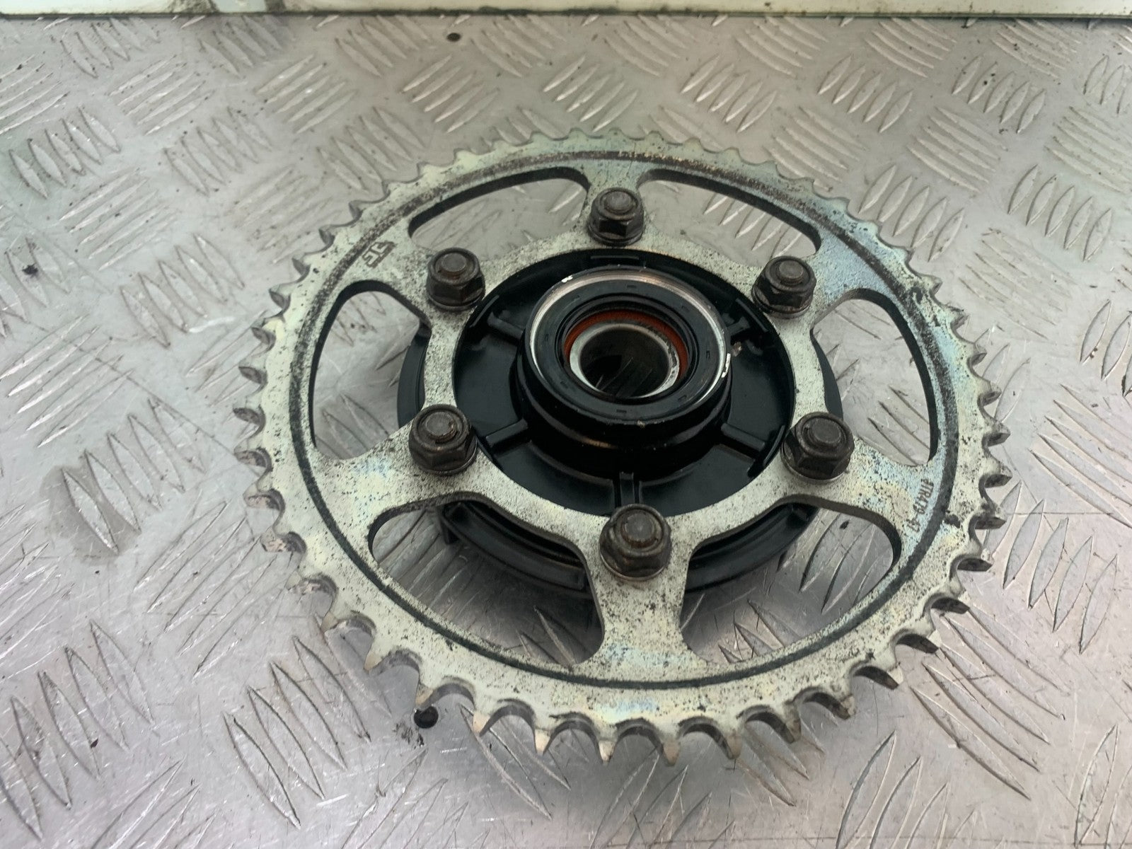 YAMAHA YZF R1 14 B BIG BANG REAR SPROCKET CARRIER   2009-14 (CMB1175)