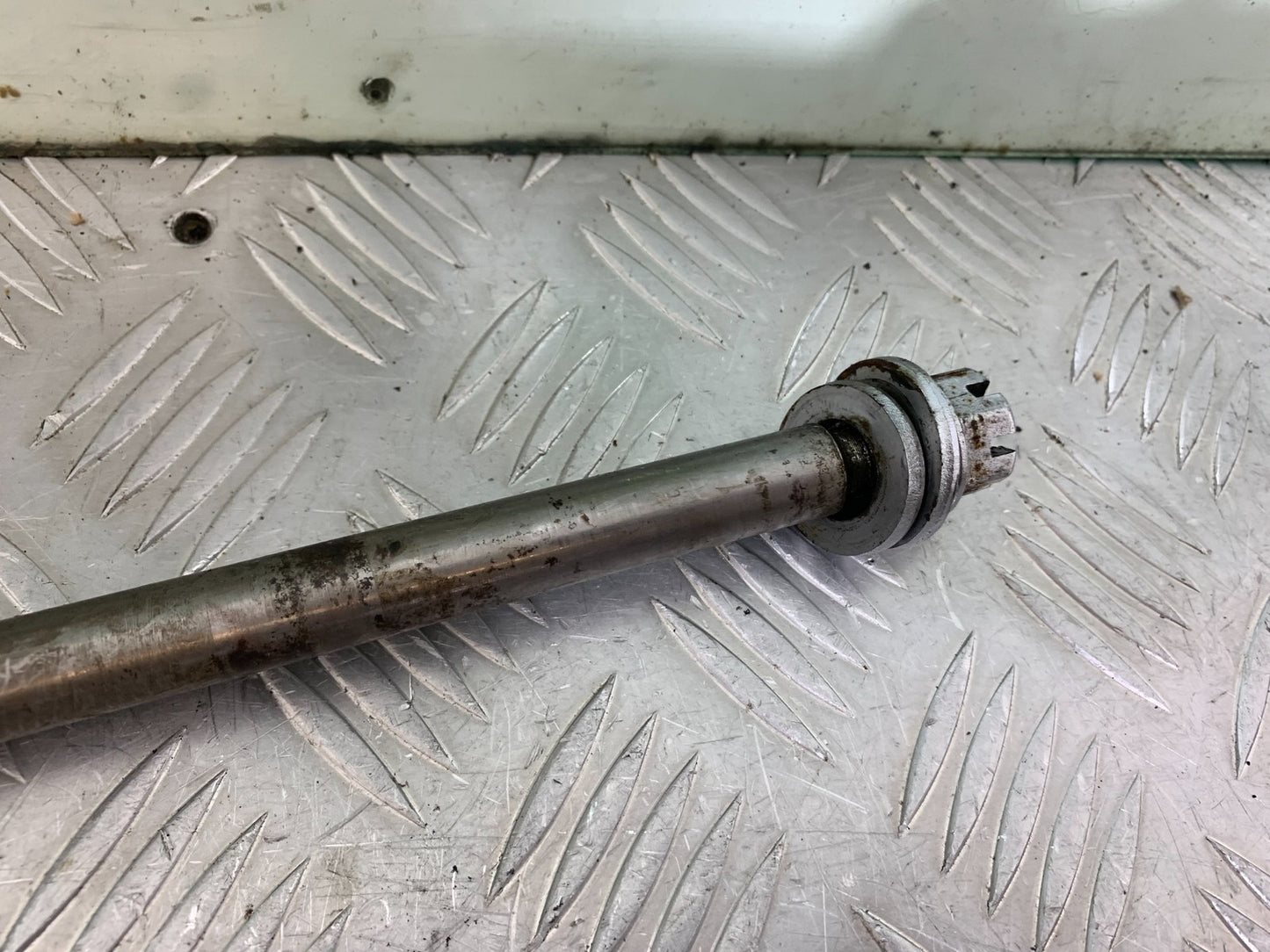YAMAHA XV1100 XV 1100 VIRAGO REAR WHEEL SPINDLE  1990-1999 (CMB1190)