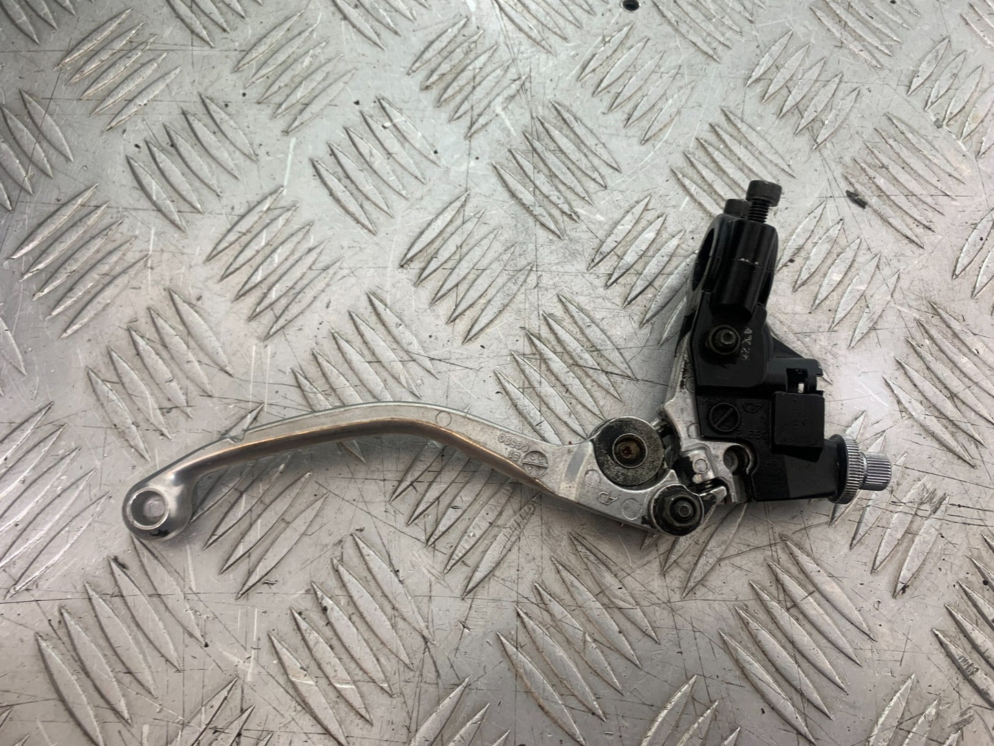 TRIUMPH 1050 SPRINT ST CLUTCH LEVER AND BRACKET   YEAR 2004-2007 (CMB1197)