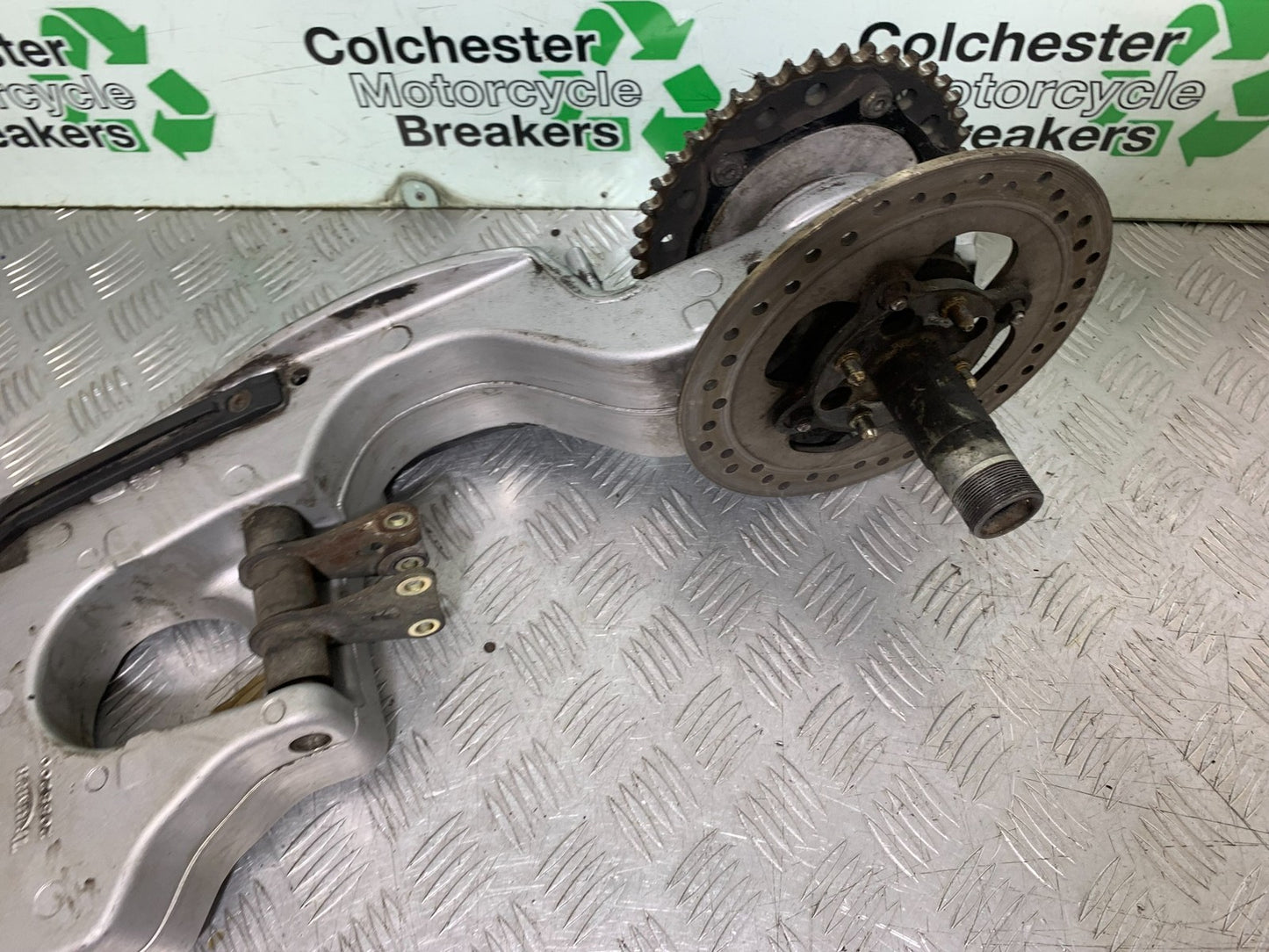 TRIUMPH 955I SPRINT RS SWINGARM  YEAR 1999-03 (CMB1313)