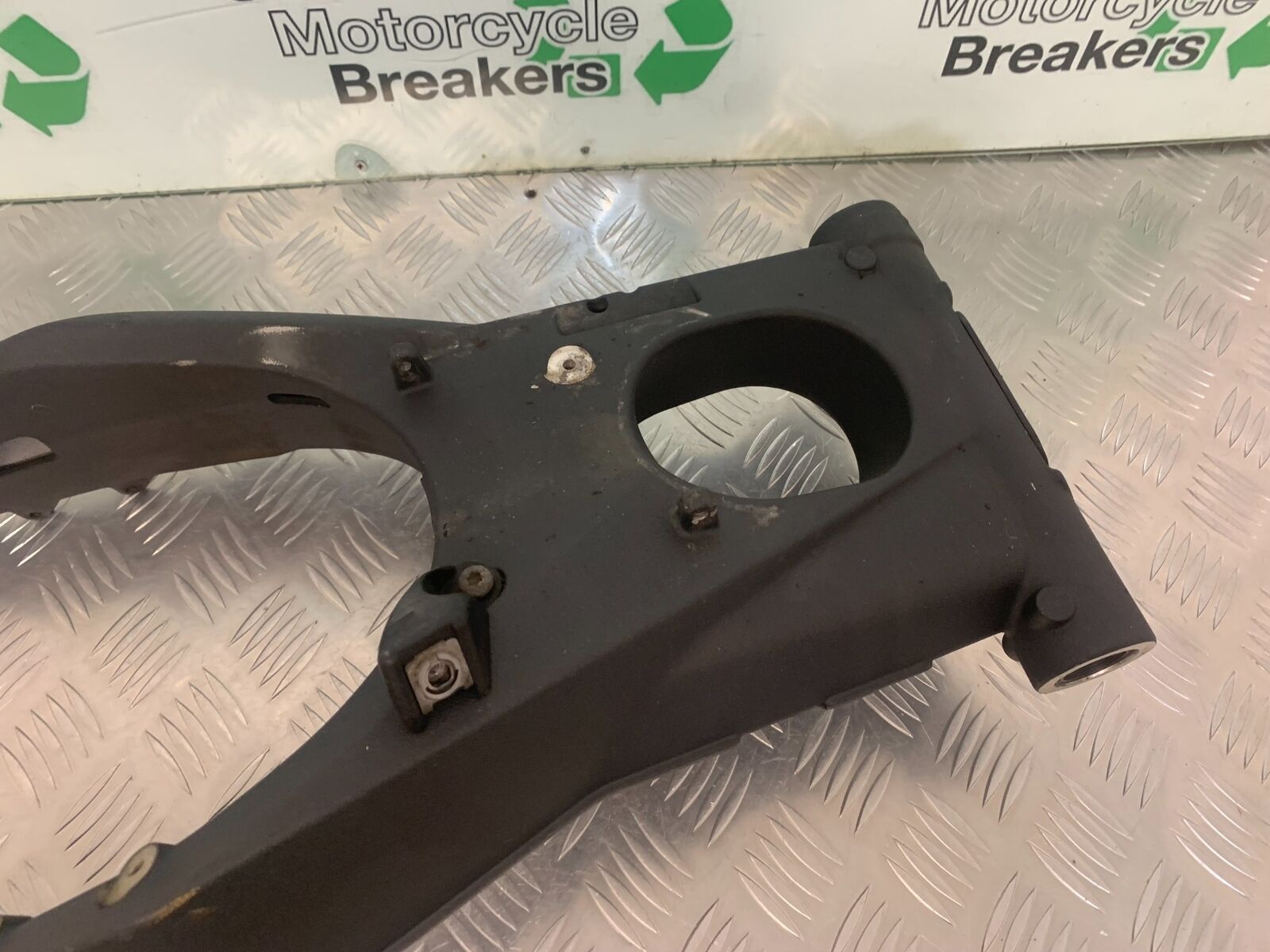 TRIUMPH 675 STREET TRIPLE RX SWINGARM  YEAR 2015-2017  (STOCK 971)