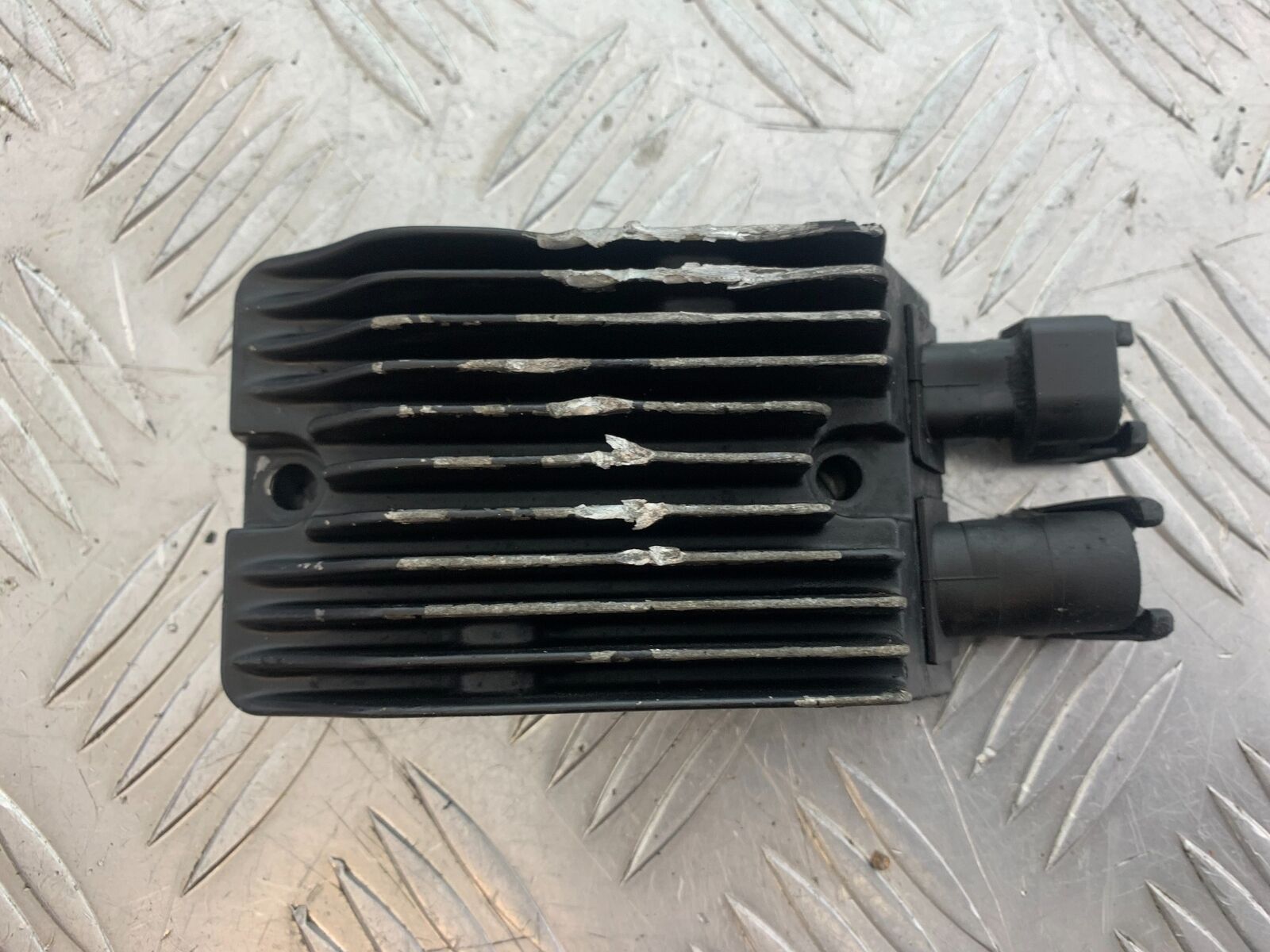 HARLEY DAVIDSON XL883 N IROD REGULATOR  YEAR 2020  (CMB1116)