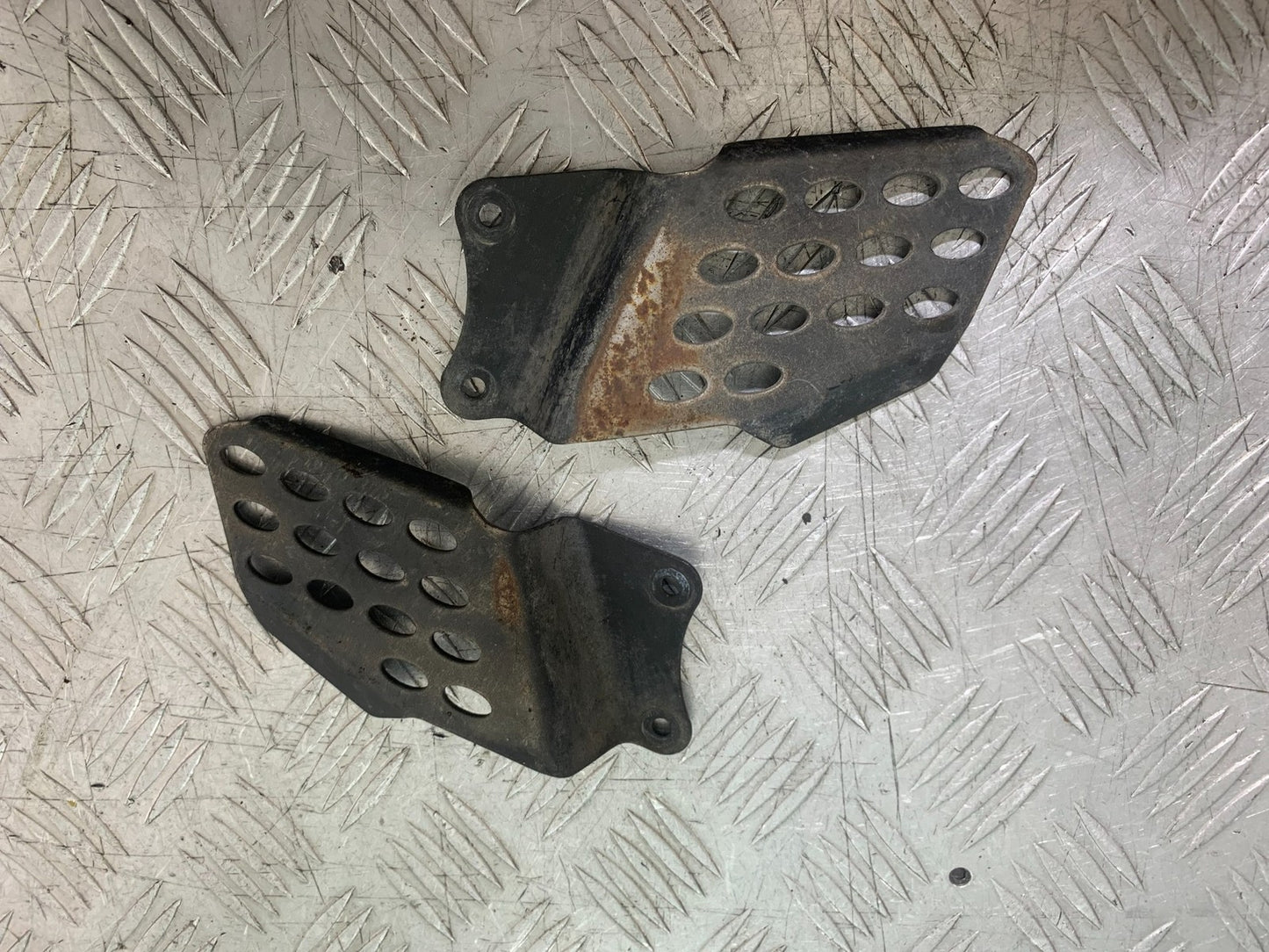 YAMAHA YS125 YS 125 HEEL PLATES YEAR 2017-2021 (CMB1321)