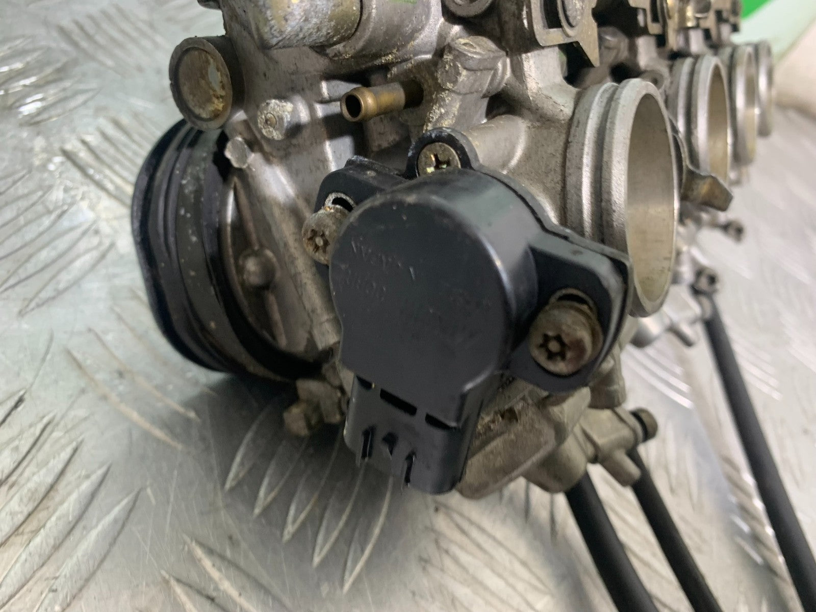 YAMAHA YZF R1 4XV CARBS   YEAR 1998-99 (CMB1291)