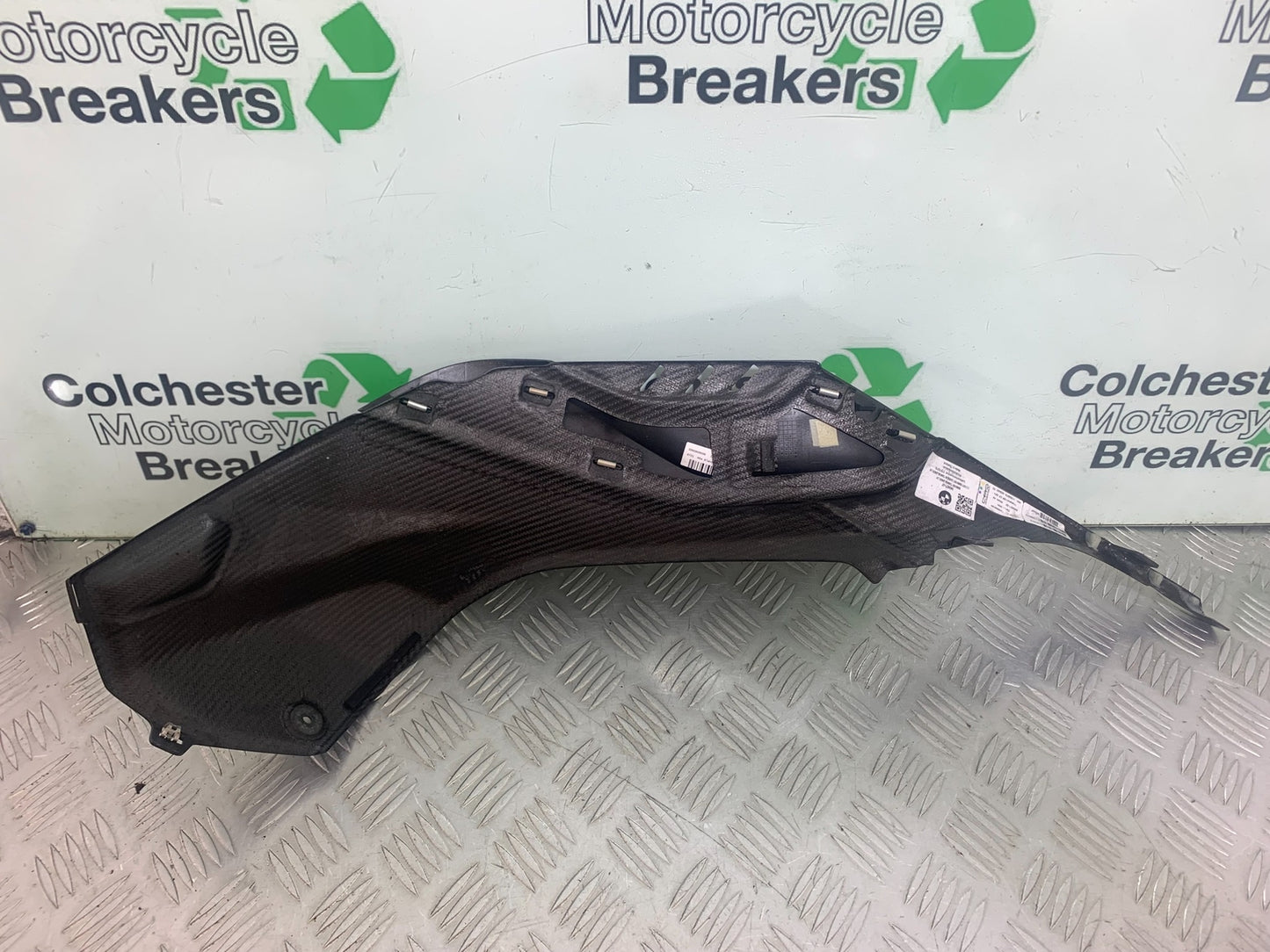 BMW M1000 R LEFT CARBON TANK PANEL  YEAR 2023-2024 (CMB1140)