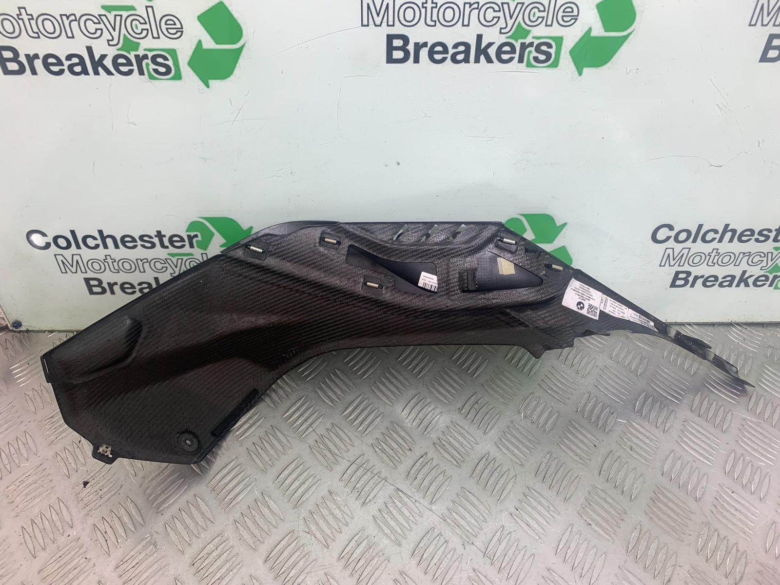 BMW M1000 R LEFT CARBON TANK PANEL  YEAR 2023-2024 (CMB1140)
