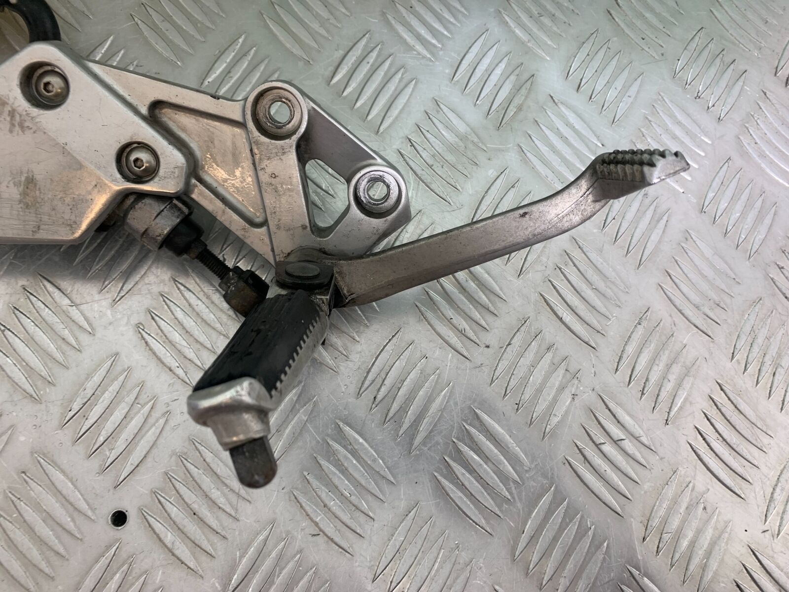 SUZUKI SV1000 SV 1000 K4 FRONT RIGHT HANGER  YEAR 2003-2007 (CMB1042)