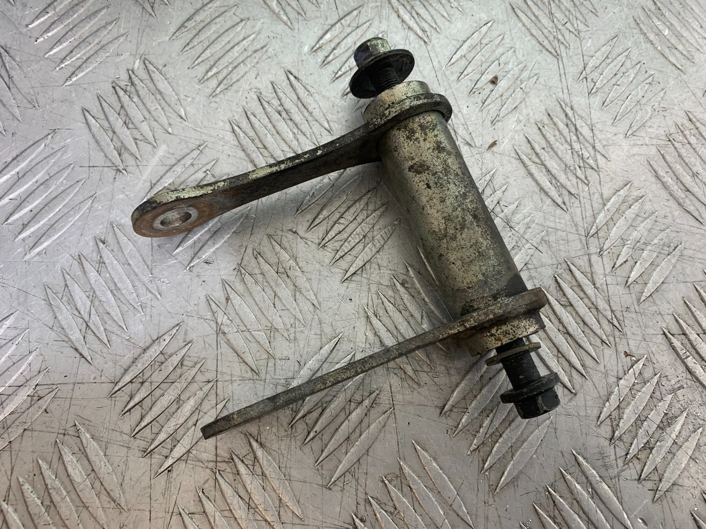 TRIUMPH 1050 SPEED TRIPLE REAR SHOCK LINKAGE   YEAR 2005-2007 (CMB1322)