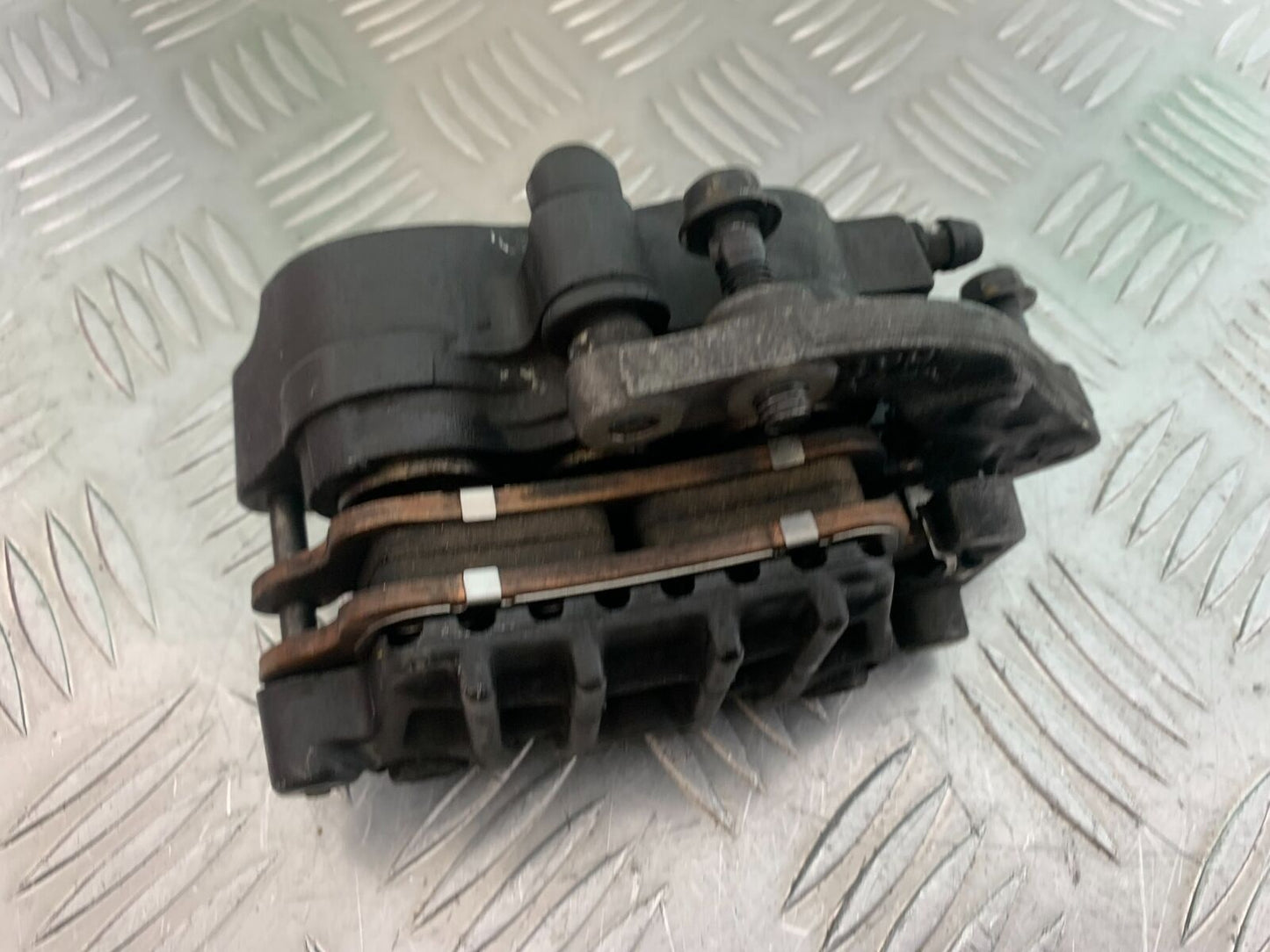 HONDA CBR1100 BLACKBIRD FRONT RIGHT CALIPER  YEAR 1999-2005 (CMB1103)