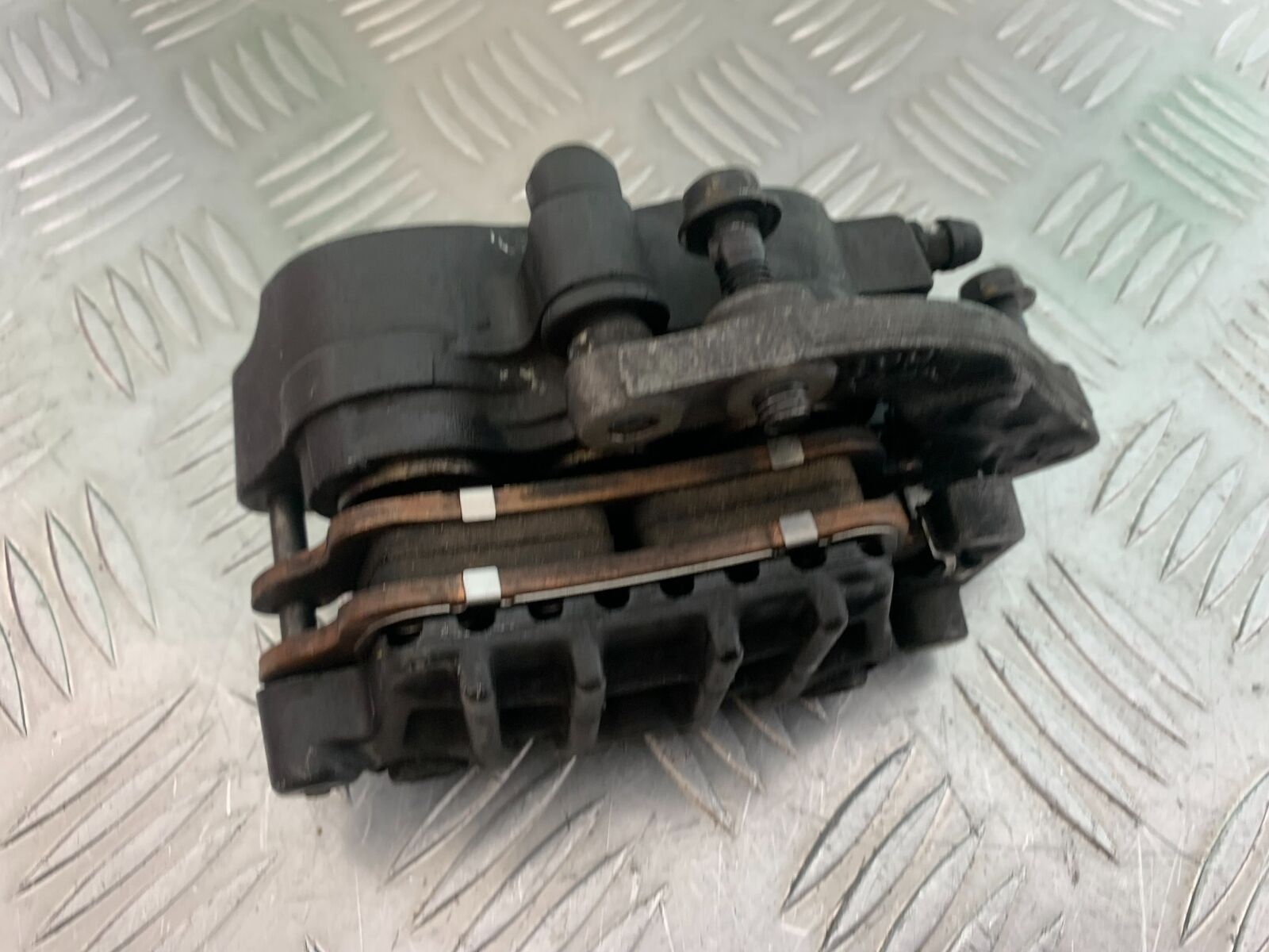 HONDA CBR1100 BLACKBIRD FRONT RIGHT CALIPER  YEAR 1999-2005 (CMB1103)