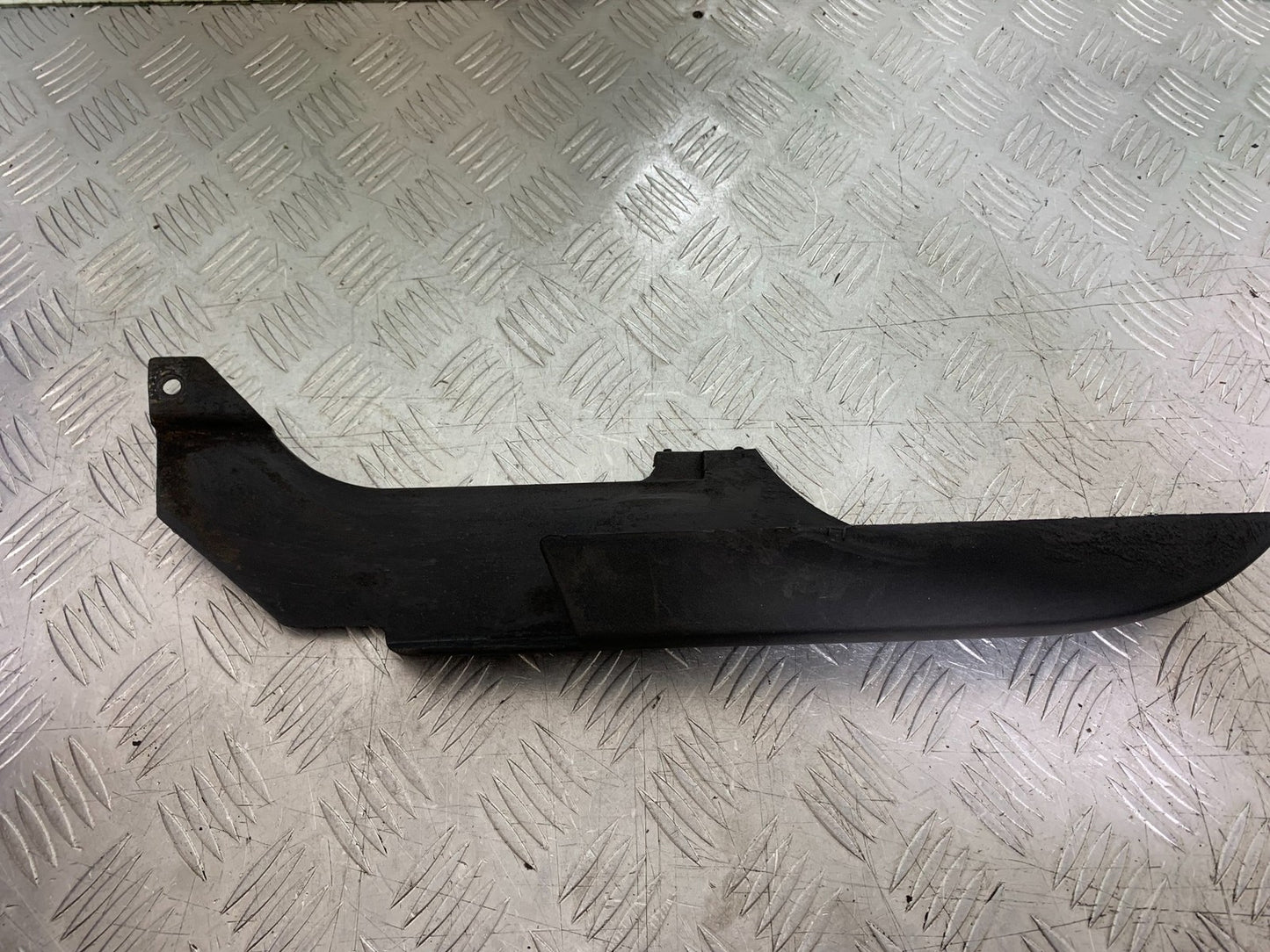 TRIUMPH TROPHY 900 CHAIN GUARD   YEAR 1991-95 (CMB1251)