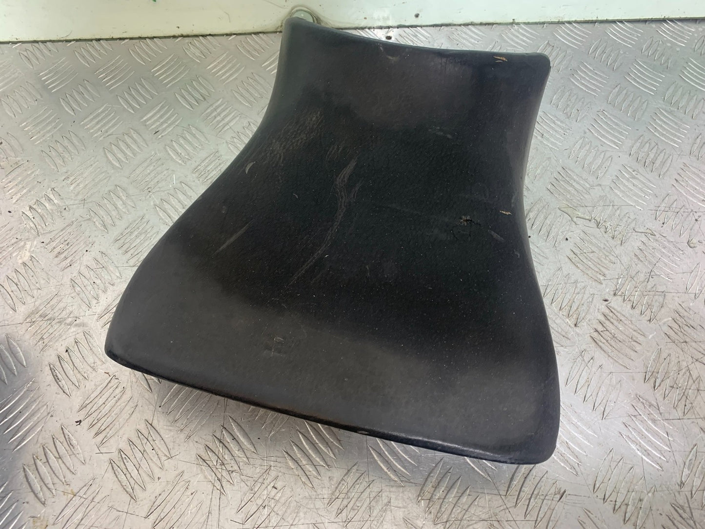 YAMAHA YZF1000 THUNDERACE FRONT SEAT  YEAR 1997-2000 (CMB1204)