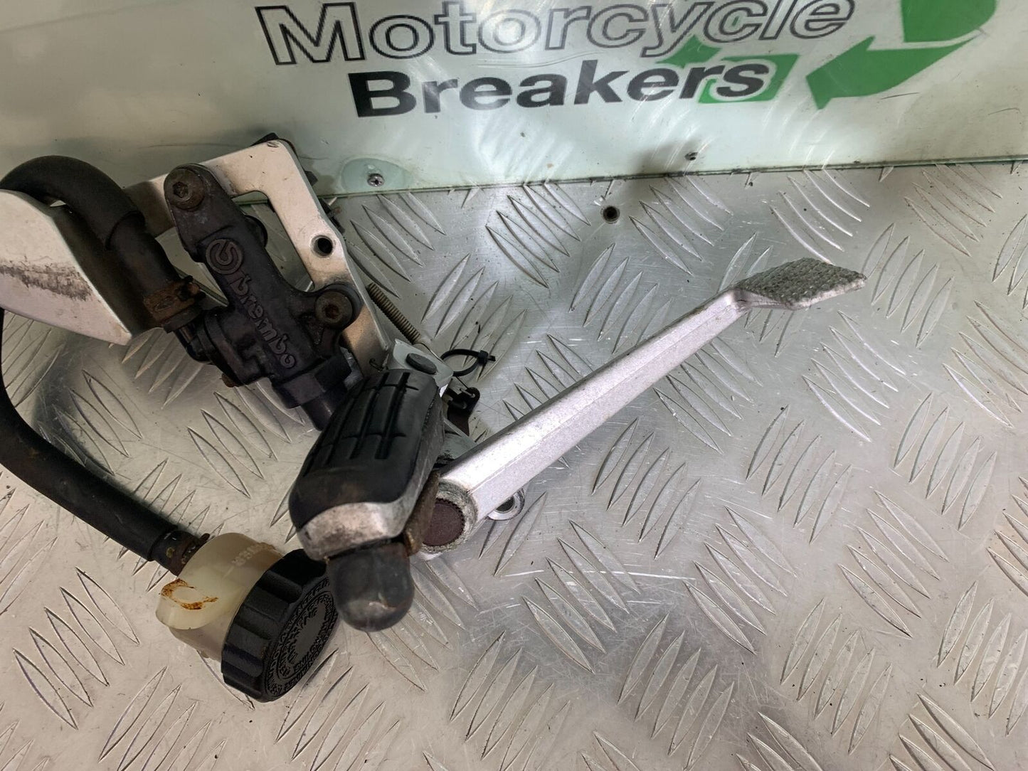 YAMAHA FJR1300 FJR 1300 FRONT RIGHT HANGER   YEAR 2001-05 (CMB1005)