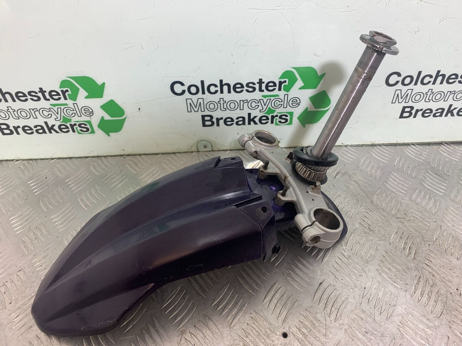 YAMAHA XT125 X XT 125 X FRONT MUDGUARD AND YOKE   2005-2011 (CMB1097)