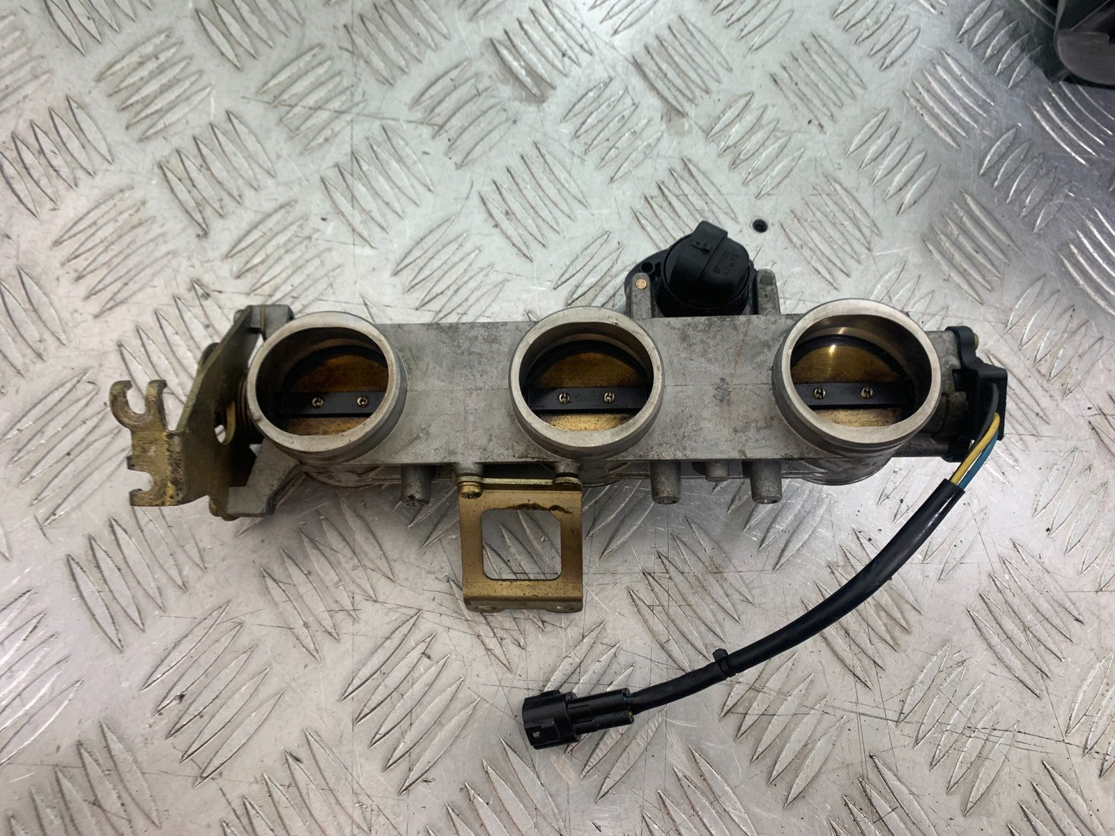 TRIUMPH 955i SPRINT ST THROTTLE BODIES 1999-2004 (CMB1176)