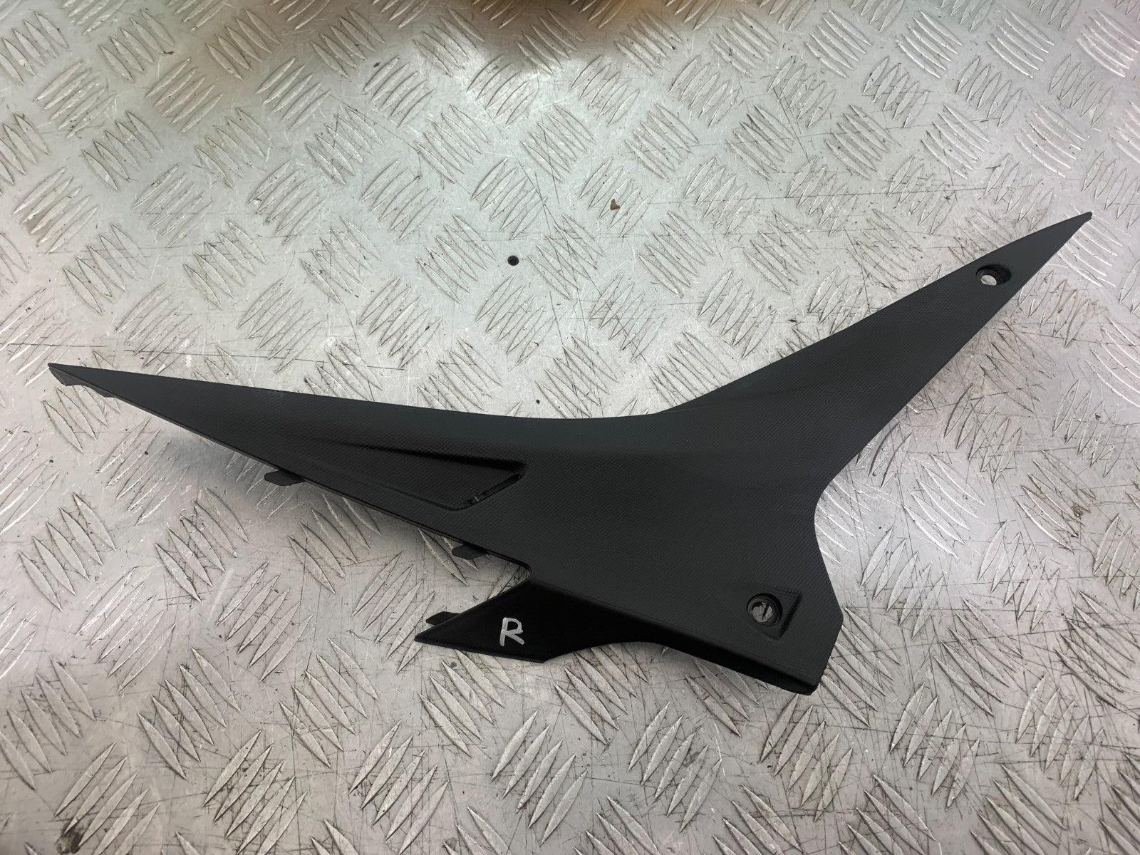 APRILIA TUONO 1000 V4R RIGHT SEAT PANEL  YEAR 2011-13  (CMB1331)