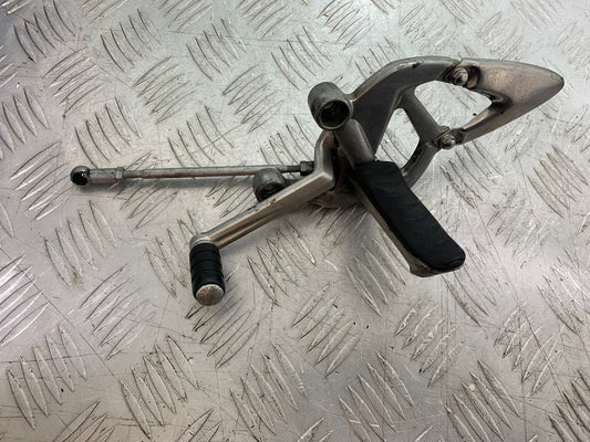 TRIUMPH 1050 SPRINT ST FRONT LEFT HANGER  2003-2011 (CMB1285)