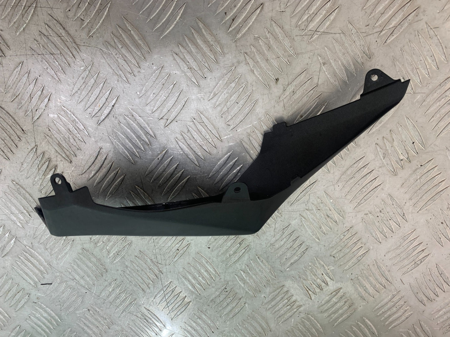 KAWASAKI Z125 Z 125 RIGHT SEAT PANEL  YEAR  2018-2023 (CMB1167)
