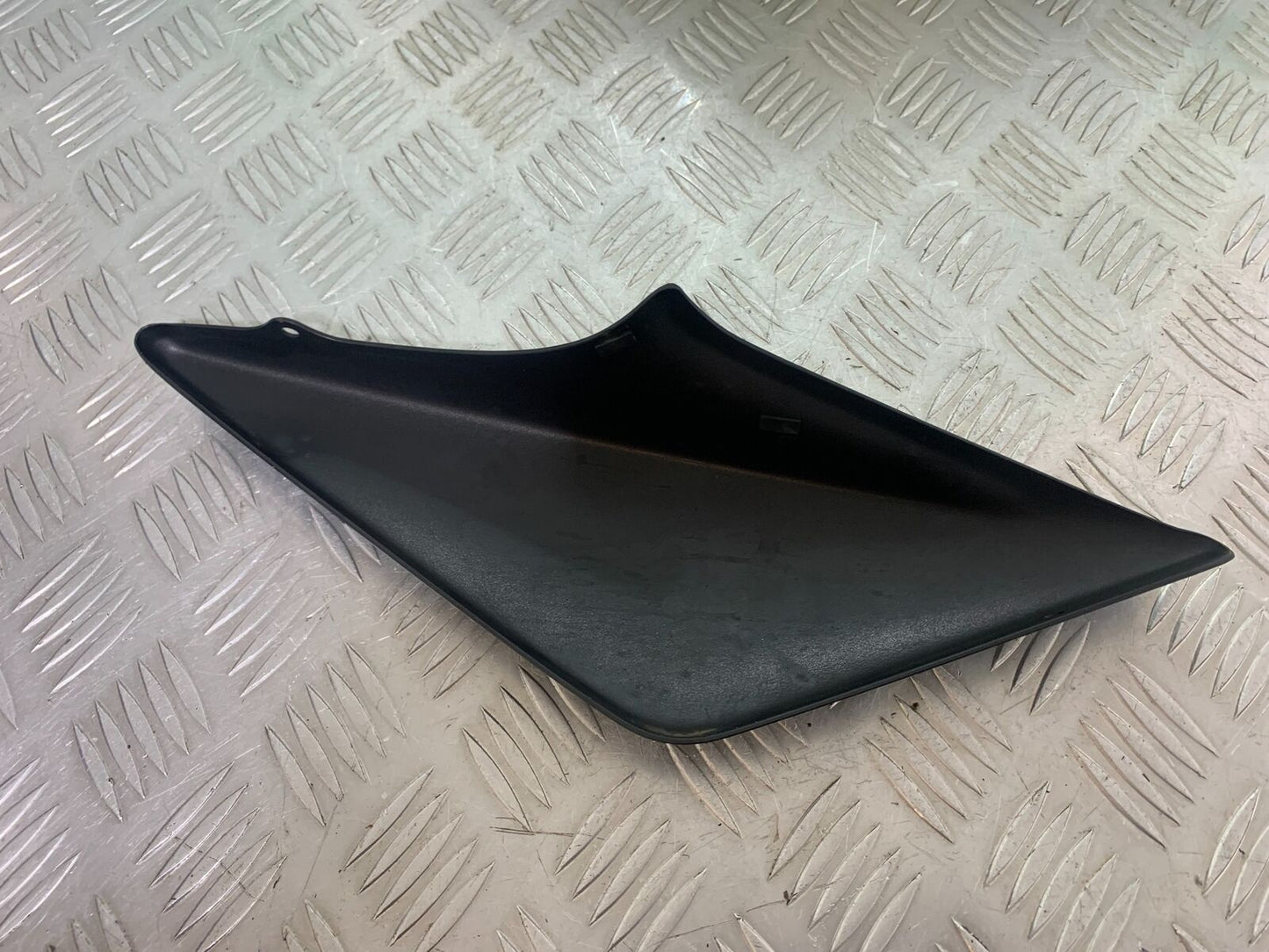 YAMAHA XSR900 XSR 900 LEFT SIDE PANEL  YEAR 2021-2022 (CMB1073)