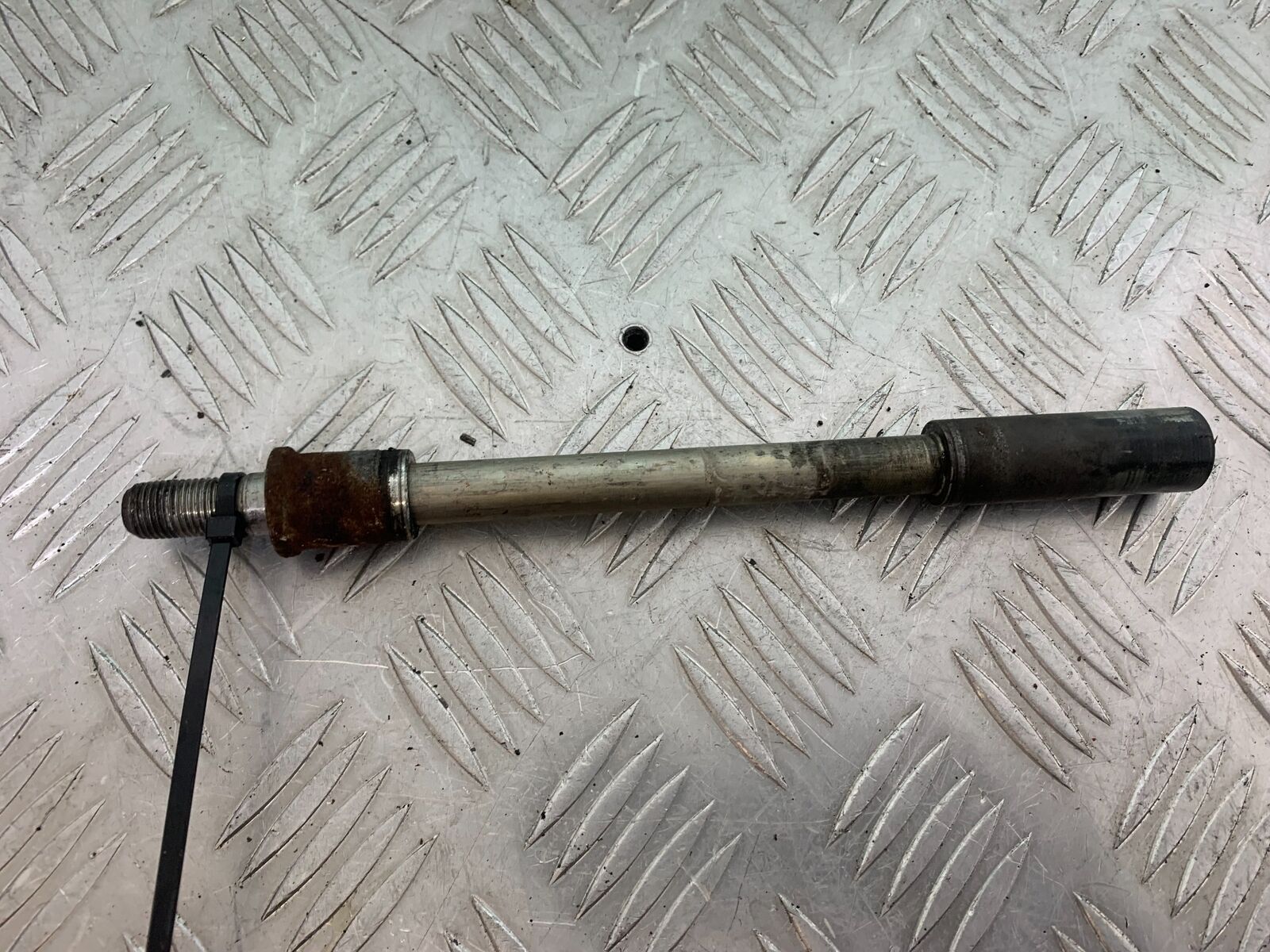SUZUKI AN400 AN 400 BURGMAN FRONT WHEEL SPINDLE YEAR 2017-2024 (CMB1118)