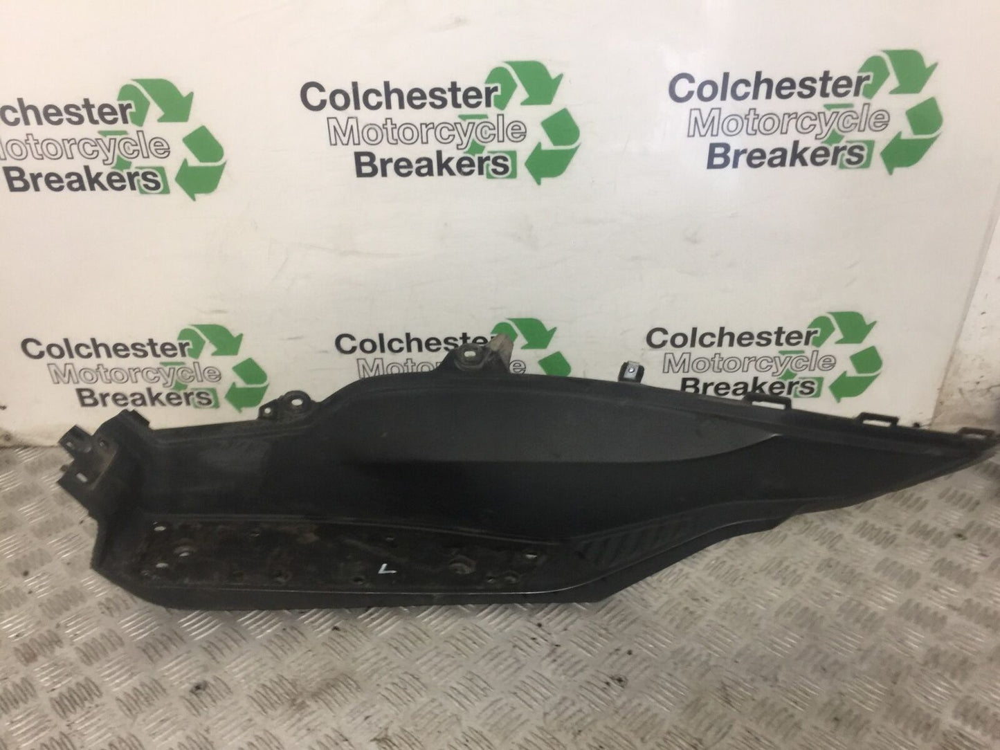 HONDA FORZA 125 LEFT FOOTBOARD YEAR 2015 (STOCK 620)