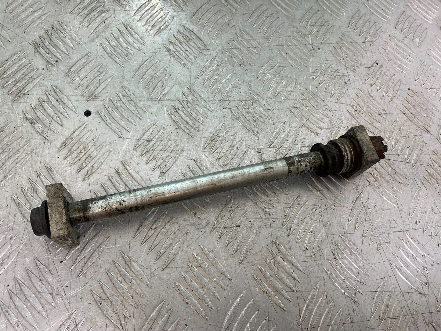 KAWASAKI 650 VERSYS REAR WHEEL SPINDLE YEAR 2015-2018 (CMB1288)