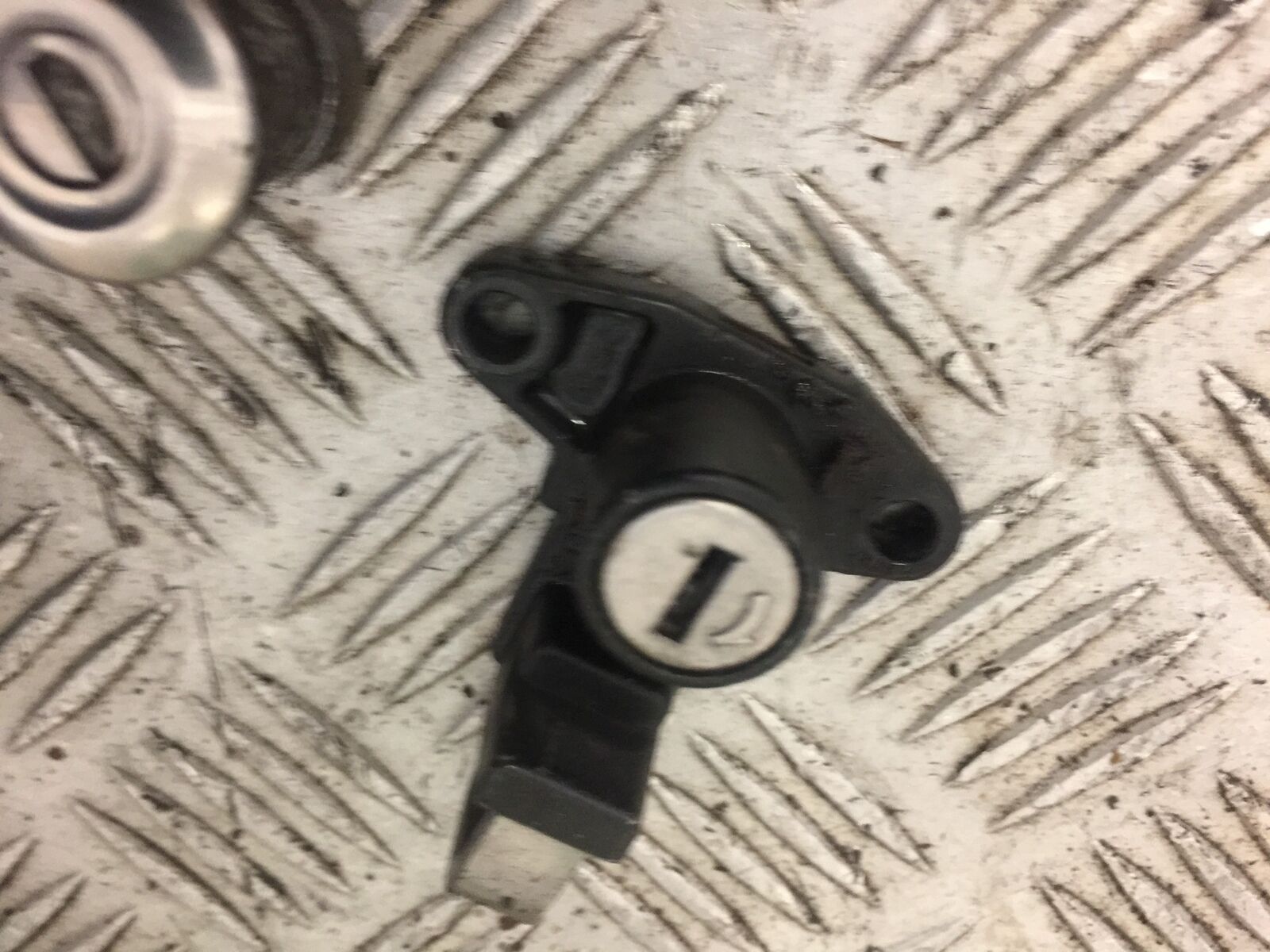 HONDA VT1100 C SHADOW LOCKS (NO KEY)  YEAR 1987-1996  (STOCK 540)