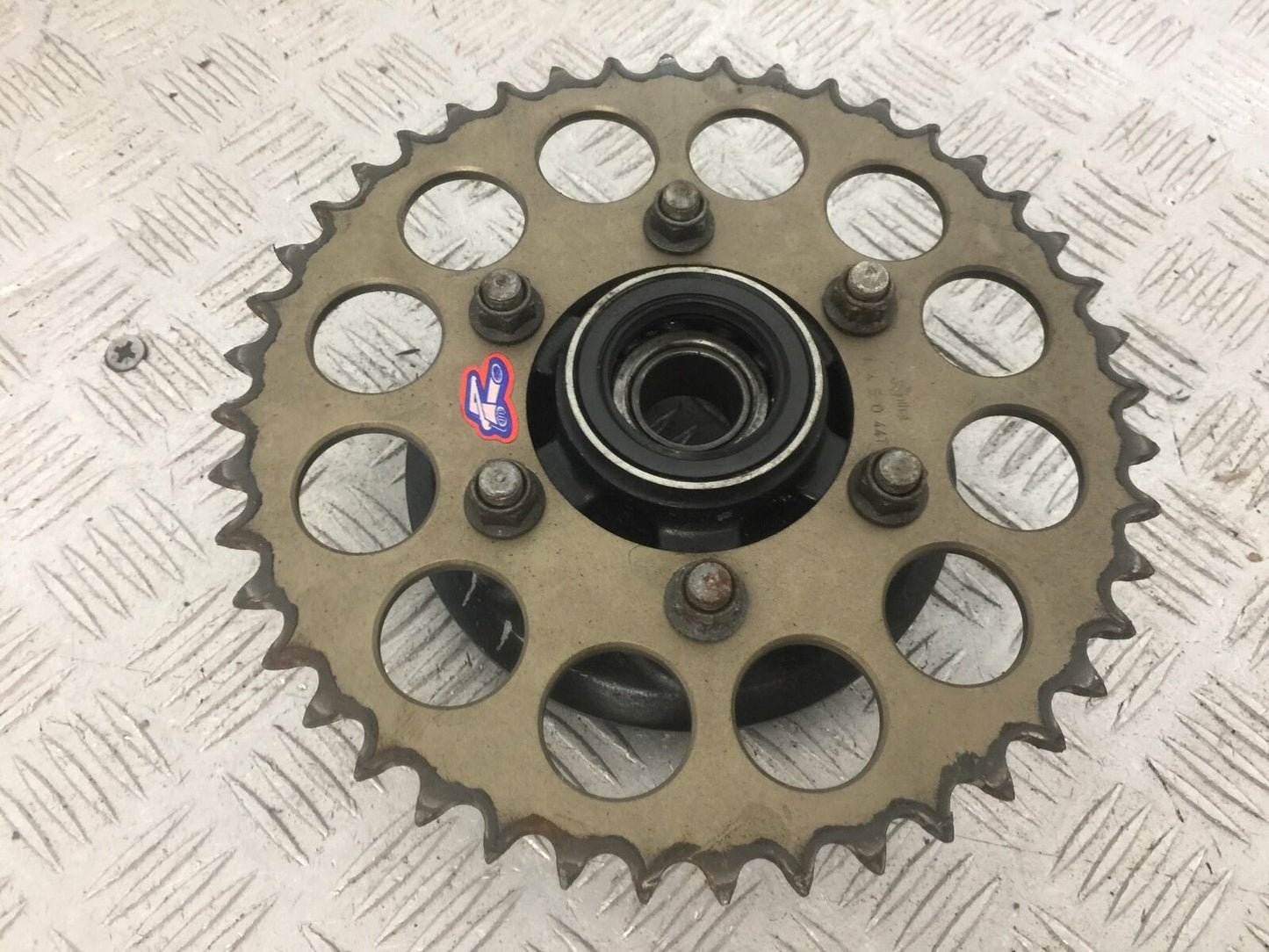 KAWASAKI ZX9R ZX9 E1 REAR SPROCKET CARRIER YEAR 2000 (STOCK 816)