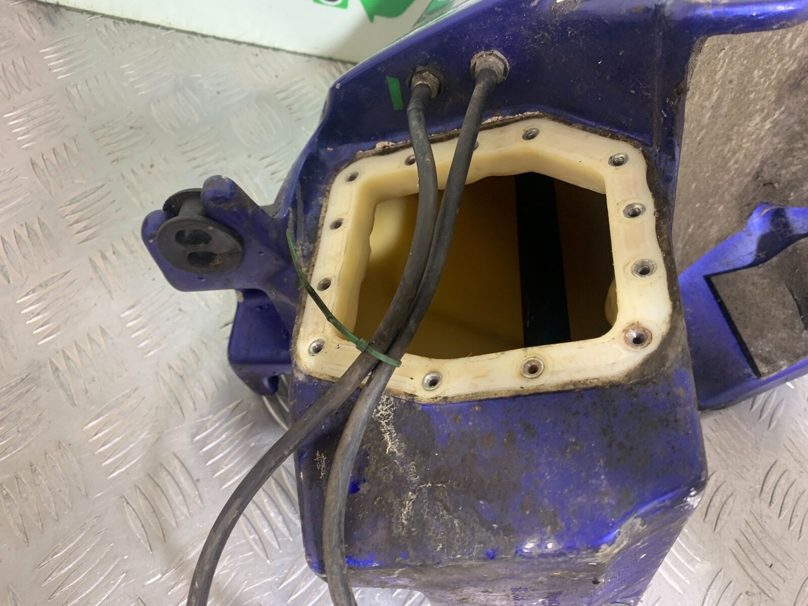 TRIUMPH 955i SPRINT ST PETROL TANK   YEAR 1999-2004 (CMB1124)