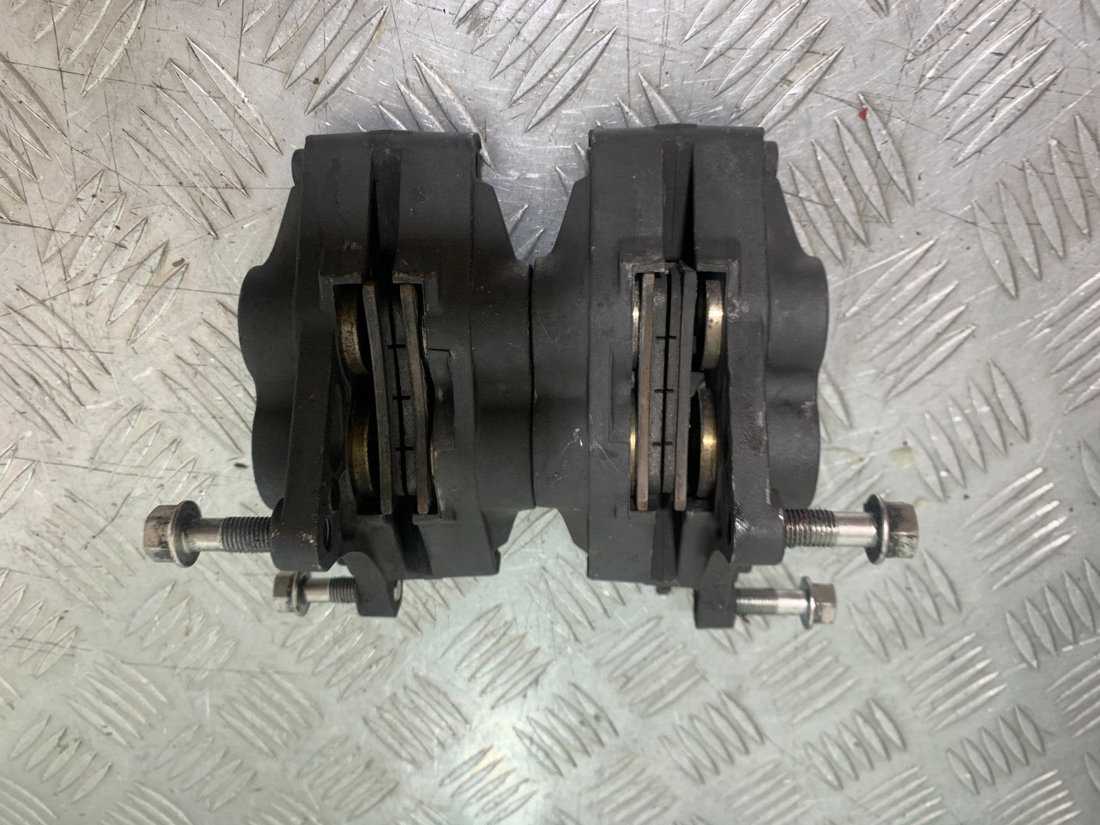 TRIUMPH 1050 SPRINT ST FRONT BRAKE CALIPERS  YEAR 2004-2007 (CMB1197)