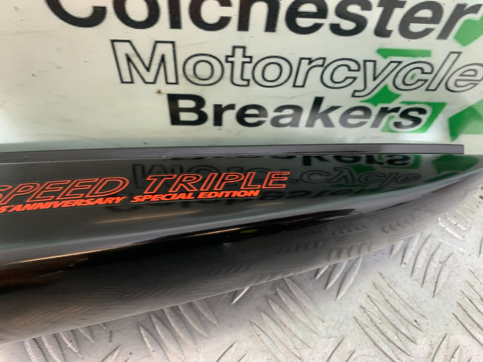 TRIUMPH SPEED TRIPLE R 1050 LEFT SEAT PANEL  2009 (CMB1183)