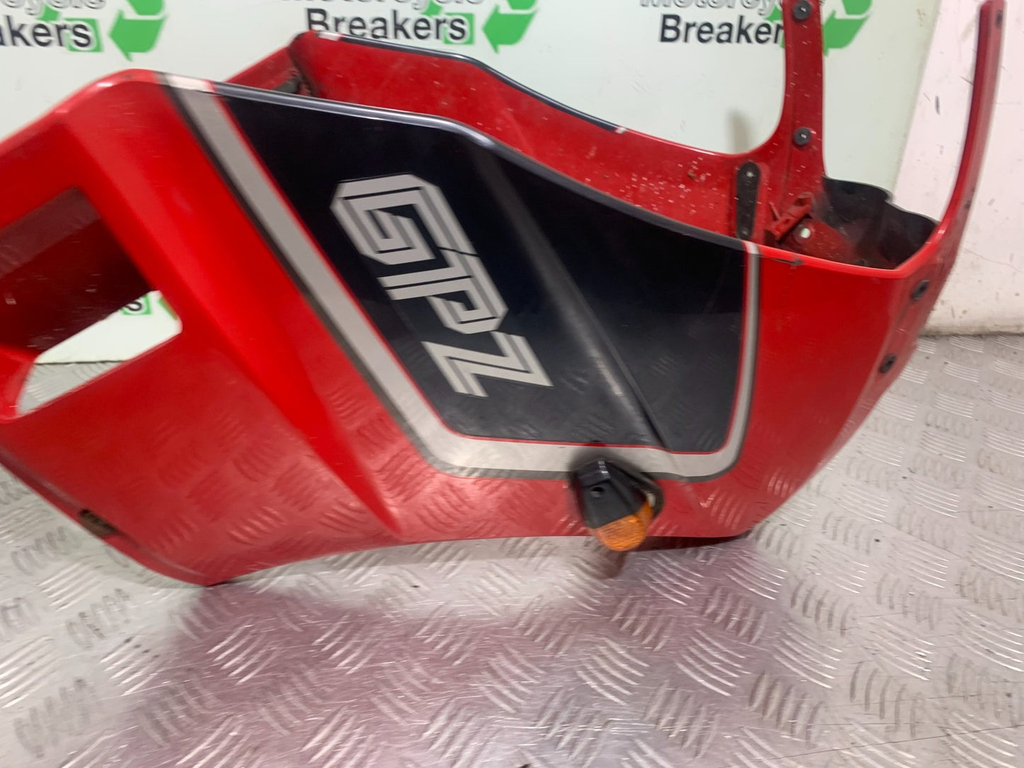 KAWASAKI GPZ600 GPZ 600 TOP FAIRING   YEAR 1988-90 (CMB1258)