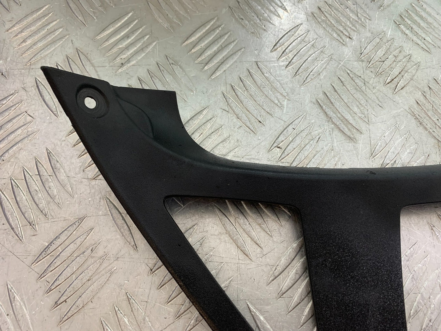 TRIUMPH 1050 SPRINT ST FAIRING V-PIECE  2003-2011 (CMB1285)