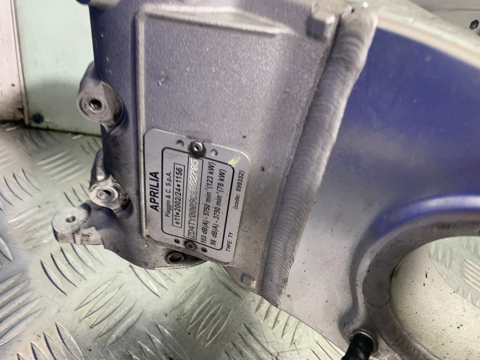 APRILIA TUONO 1000 V4 FRAME REG LOG BOOK  YEAR 2013-2014 (CMB1239)