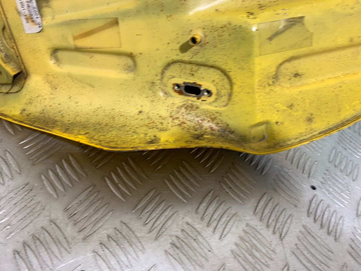 SUZUKI GS500 GS 500 PETROL TANK  YEAR 2004