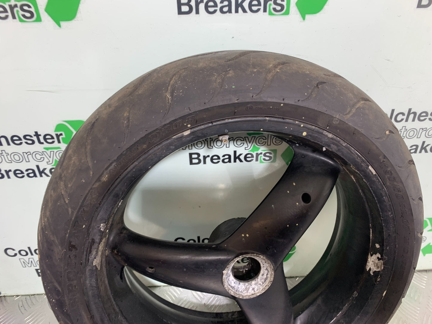 TRIUMPH T509 SPEED TRIPLE REAR WHEEL  YEAR 1997-1998 (CMB1144)