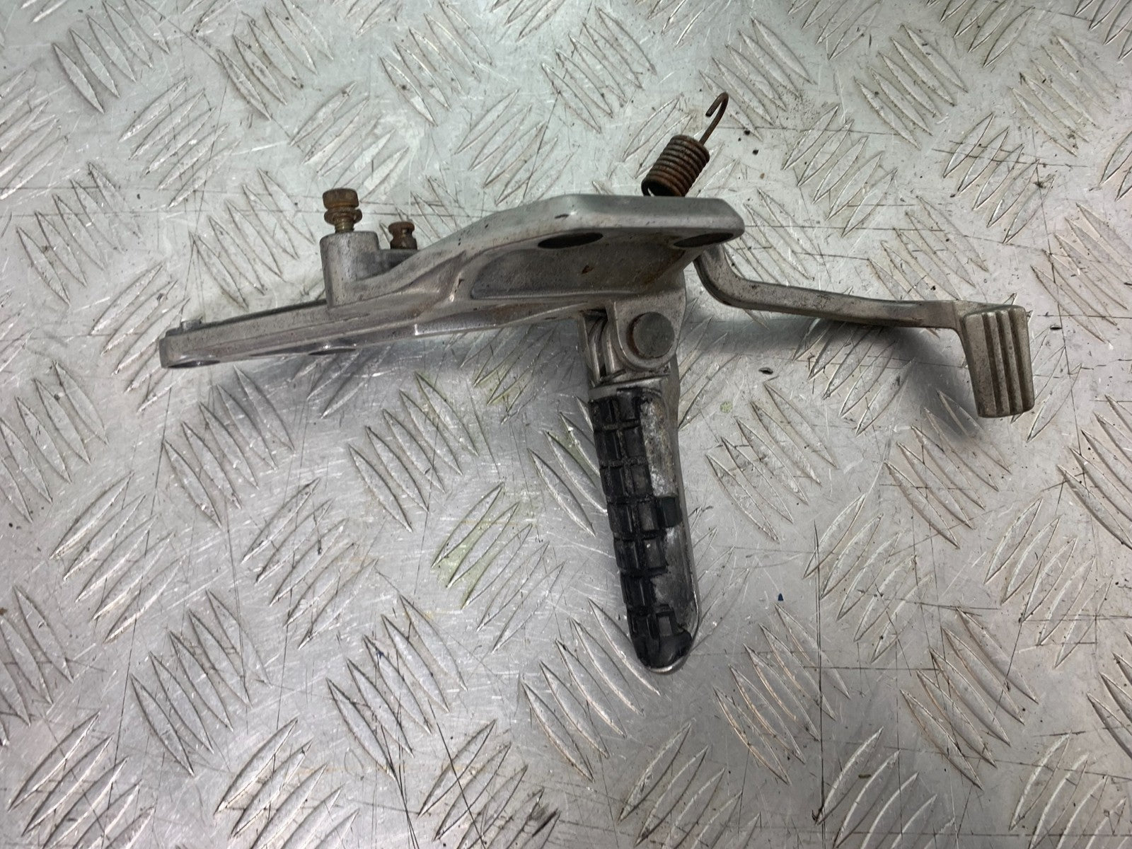 KAWASAKI GPX 750 GPX 750 FRONT RIGHT HANGER  YEAR 1990