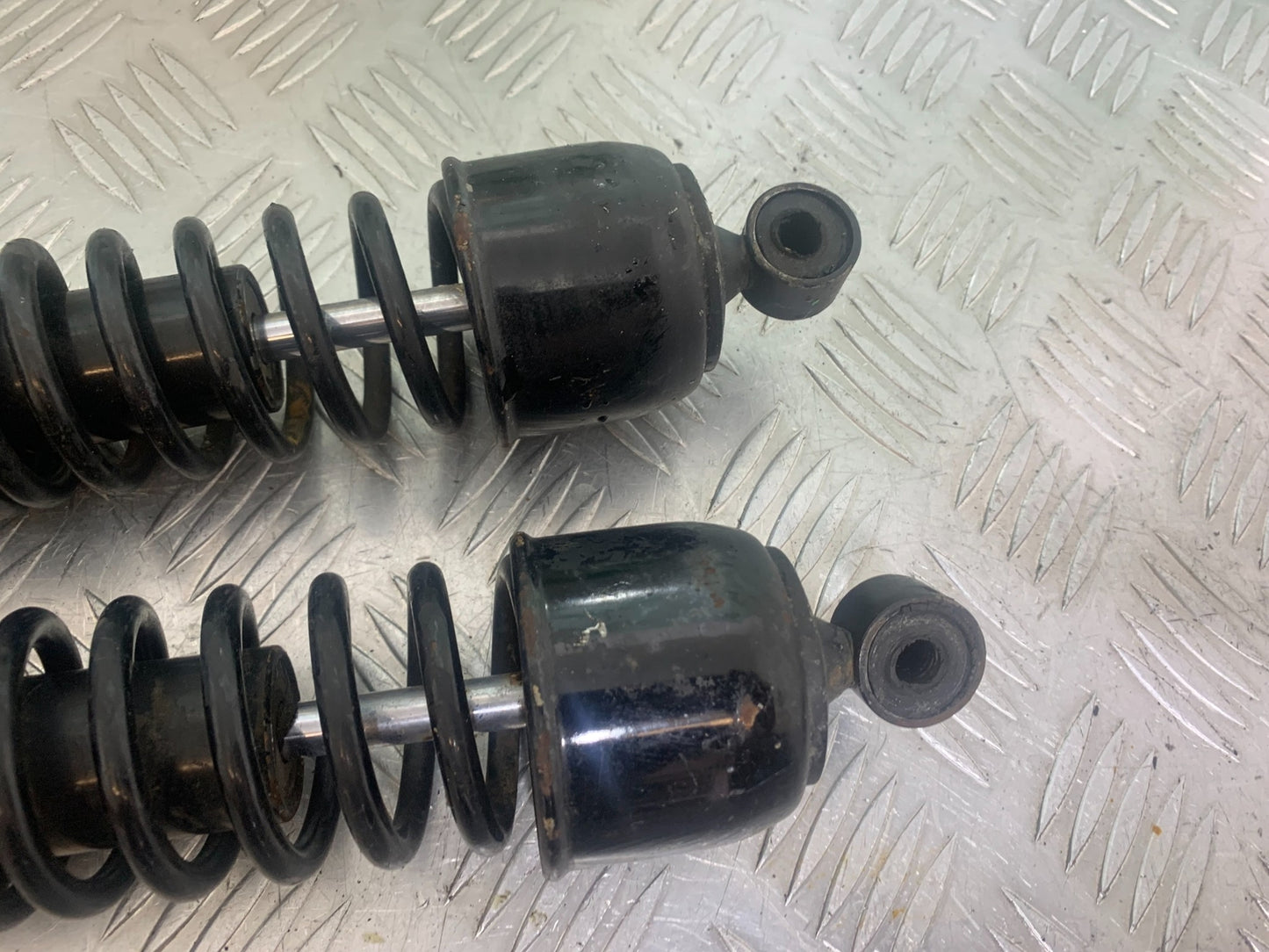 KAWASAKI GT550 GT 550 REAR SHOCKS  YEAR 1984-87 (CMB1141)