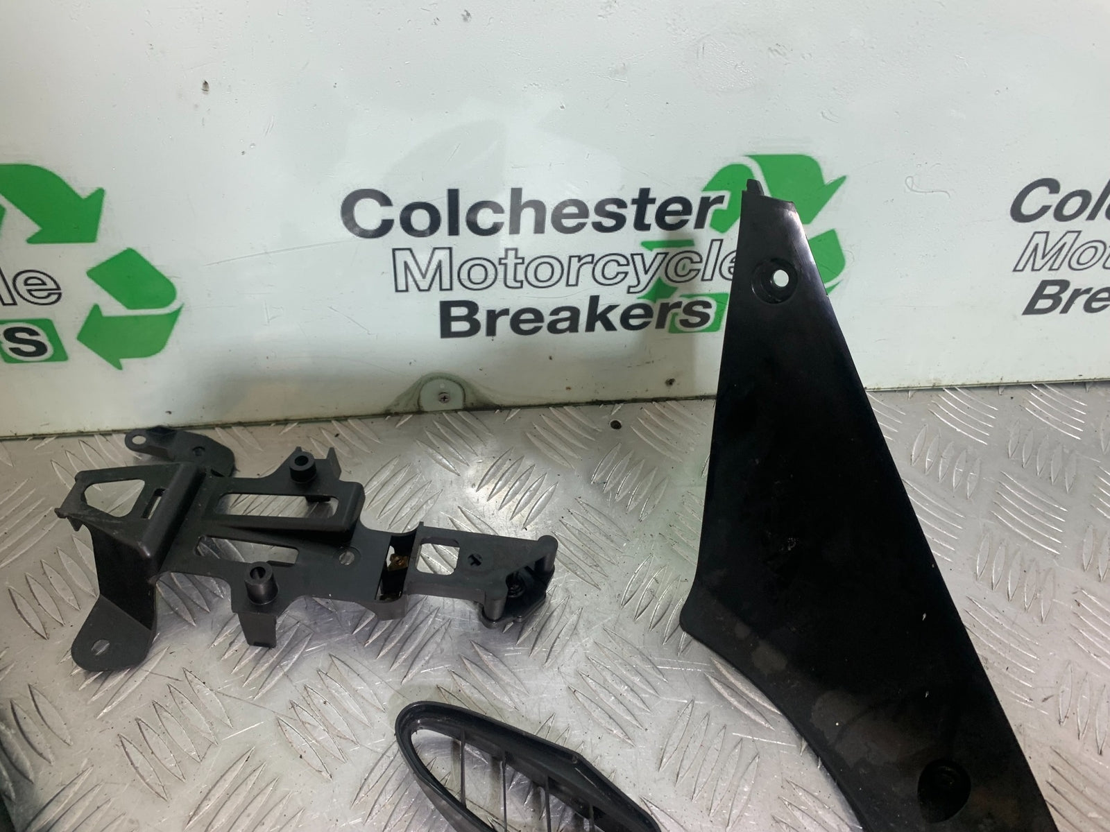 YAMAHA YZF R1 INFILL PANELS  YEAR 2004-2006 (CMB1155)