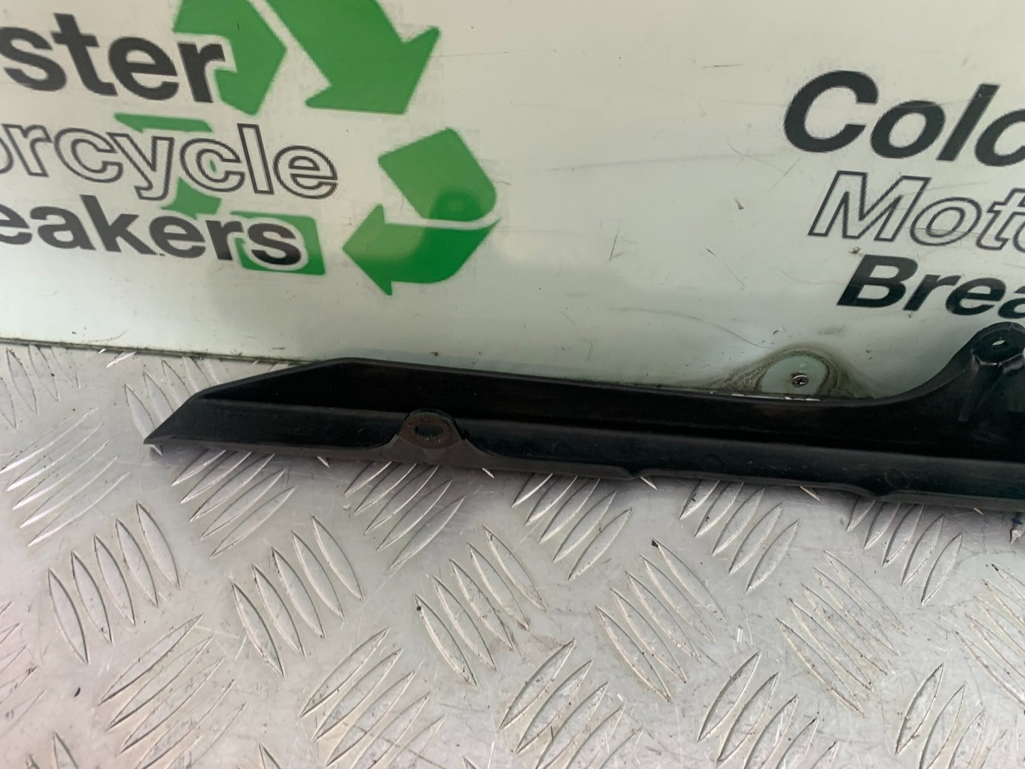 TRIUMPH 675 STREET TRIPLE R CHAIN GUARD  YEAR 2013 - 2016 (CMB1221)